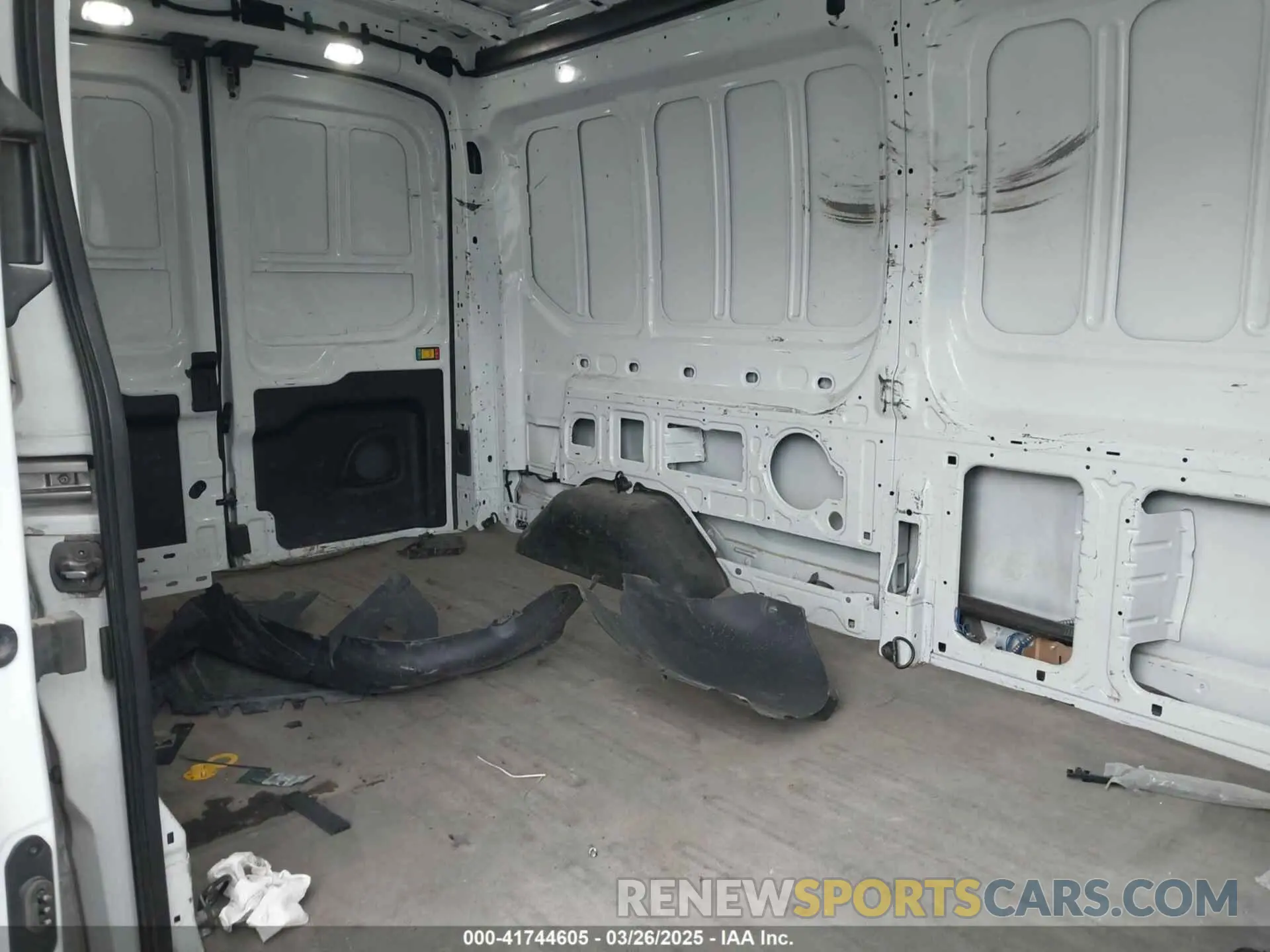 8 fotografías del automóvil dañado 1FTBR1C84LKB52958 FORD TRANSIT-250 2020