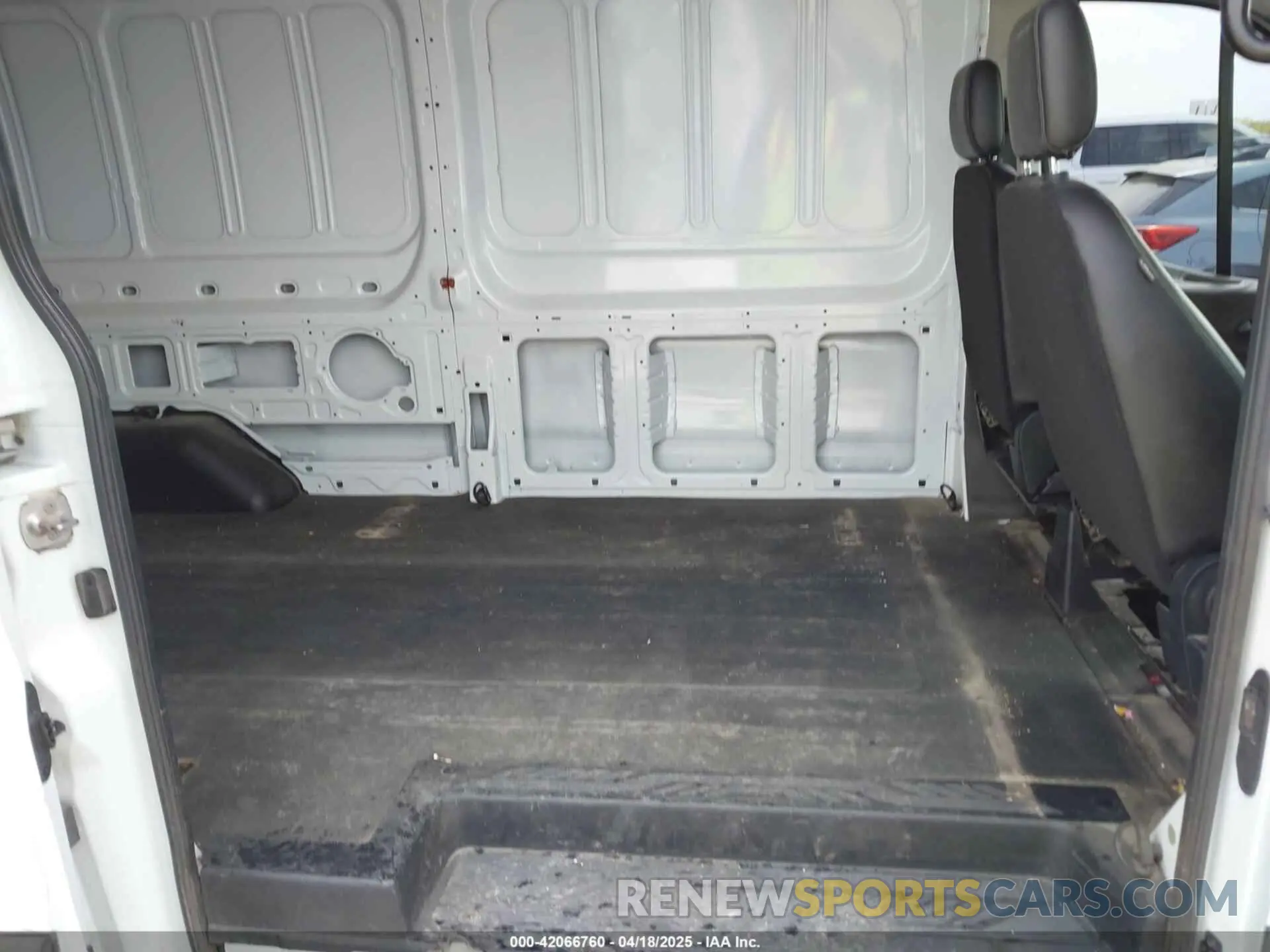 8 fotografías del automóvil dañado 1FTBR1CG3LKB71783 FORD TRANSIT-250 2020