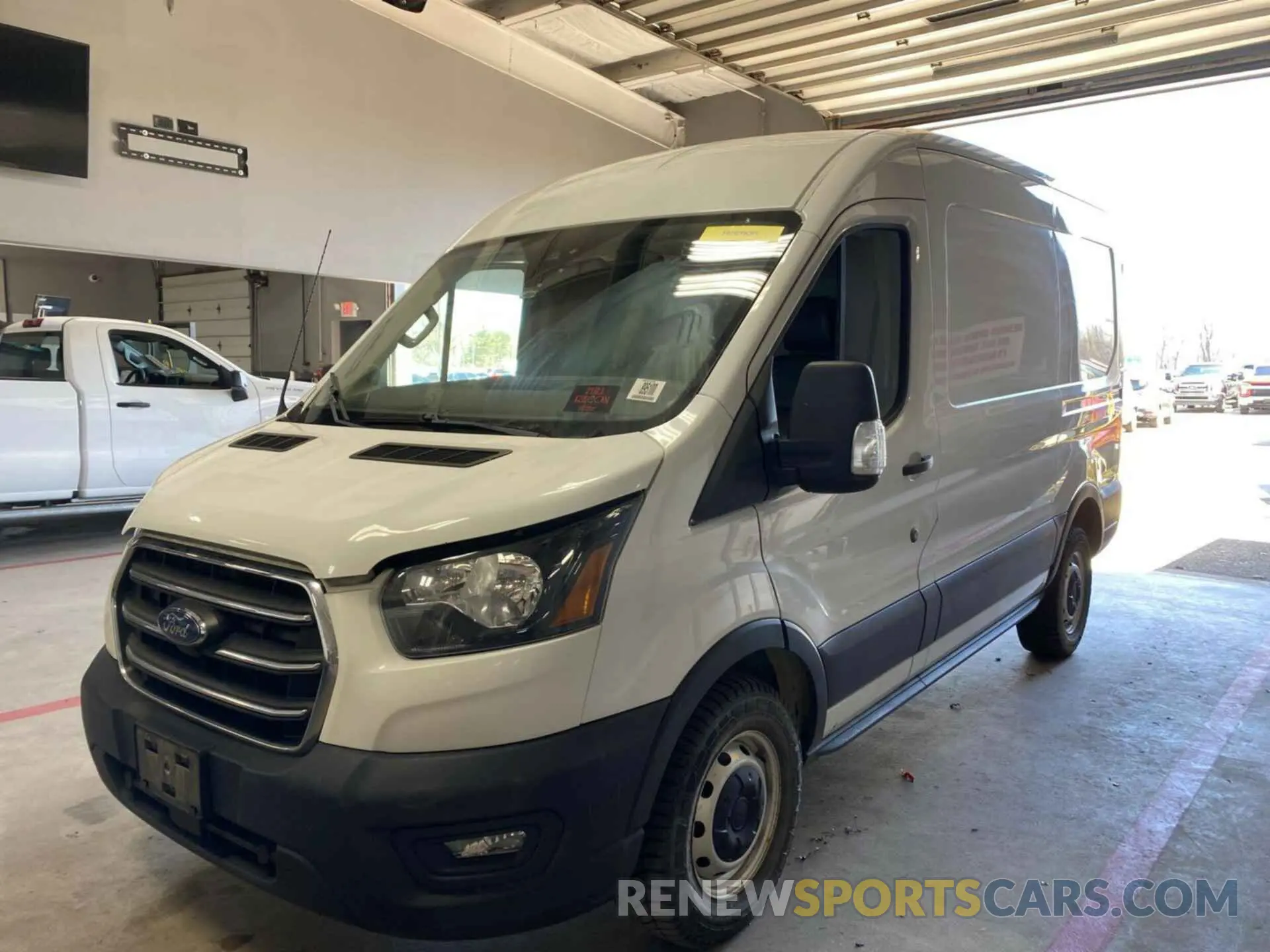 2 fotografías del automóvil dañado 1FTBR1CG6LKA17312 FORD TRANSIT-250 2020