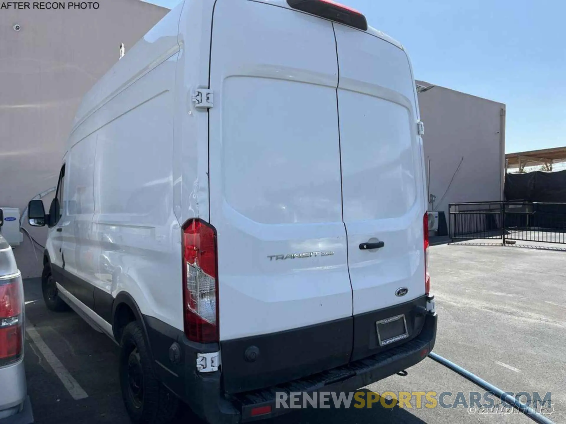 2 fotografías del automóvil dañado 1FTBR1X87LKB24582 FORD TRANSIT-250 2020