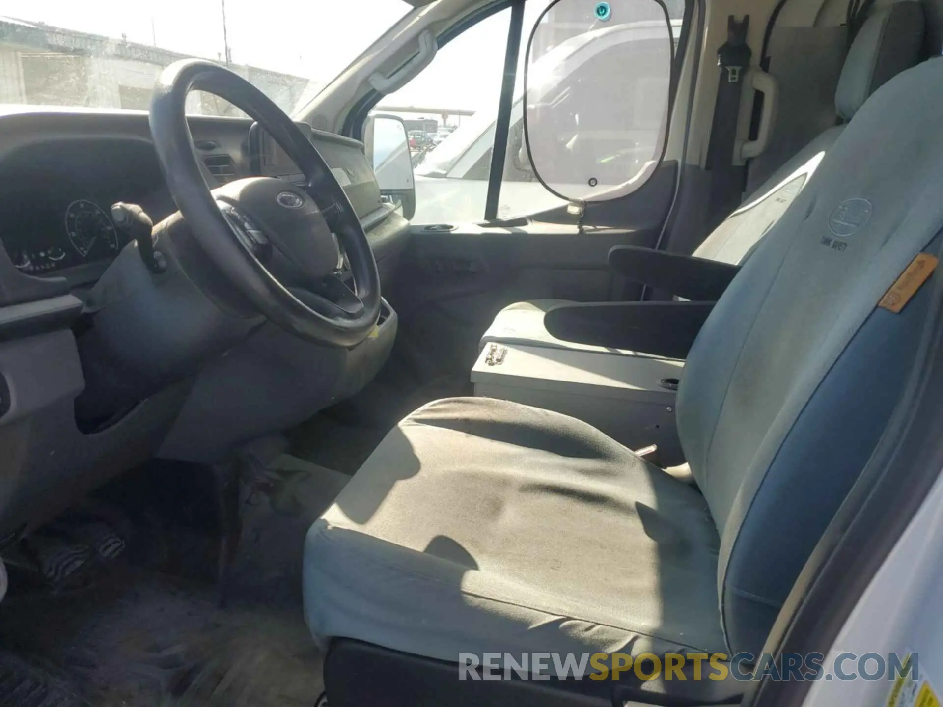 2 fotografías del automóvil dañado 1FTBR1YGXLKB79159 FORD TRANSIT-250 2020