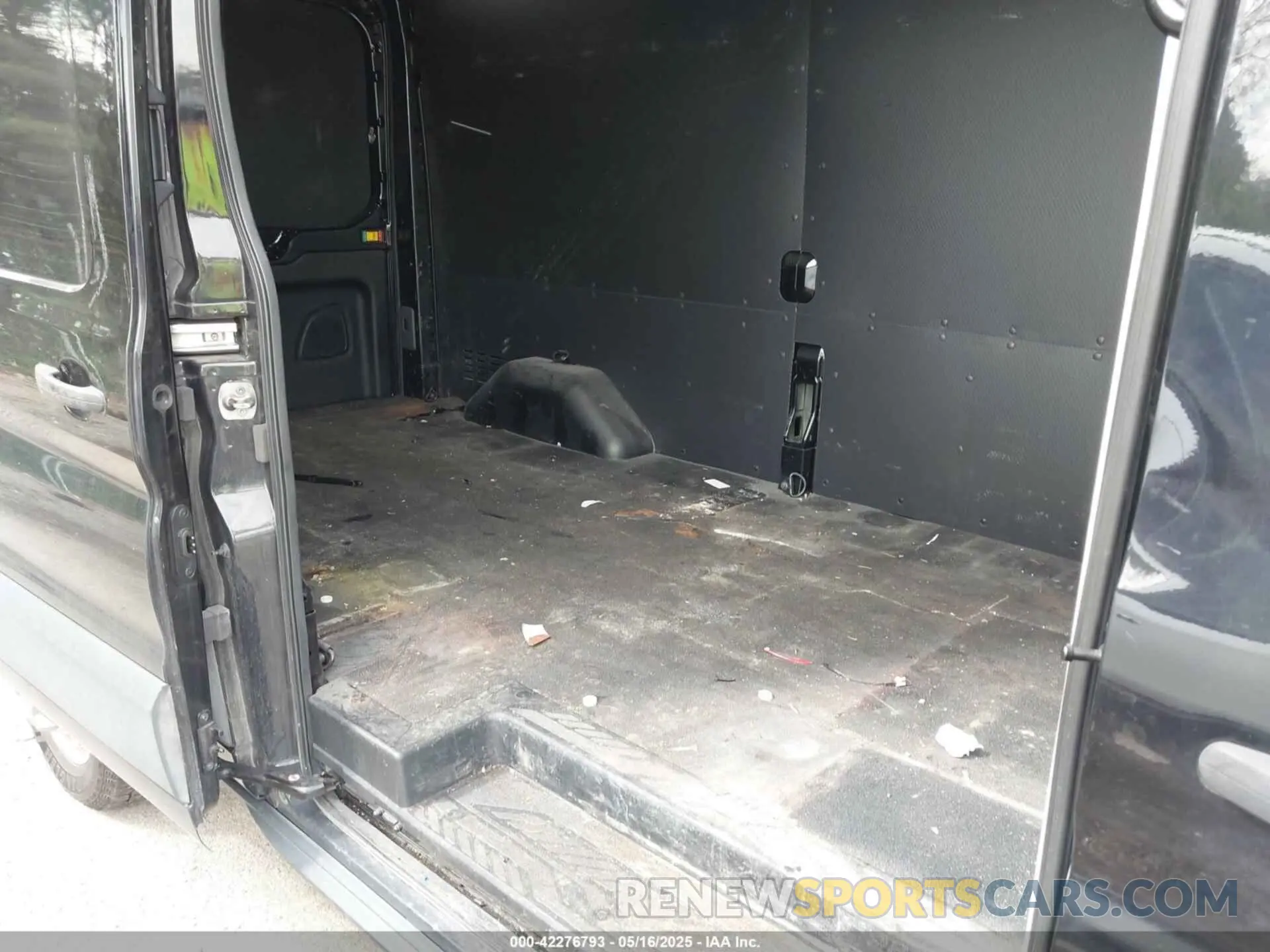8 fotografías del automóvil dañado 1FTBR2C8XLKA81092 FORD TRANSIT-250 2020