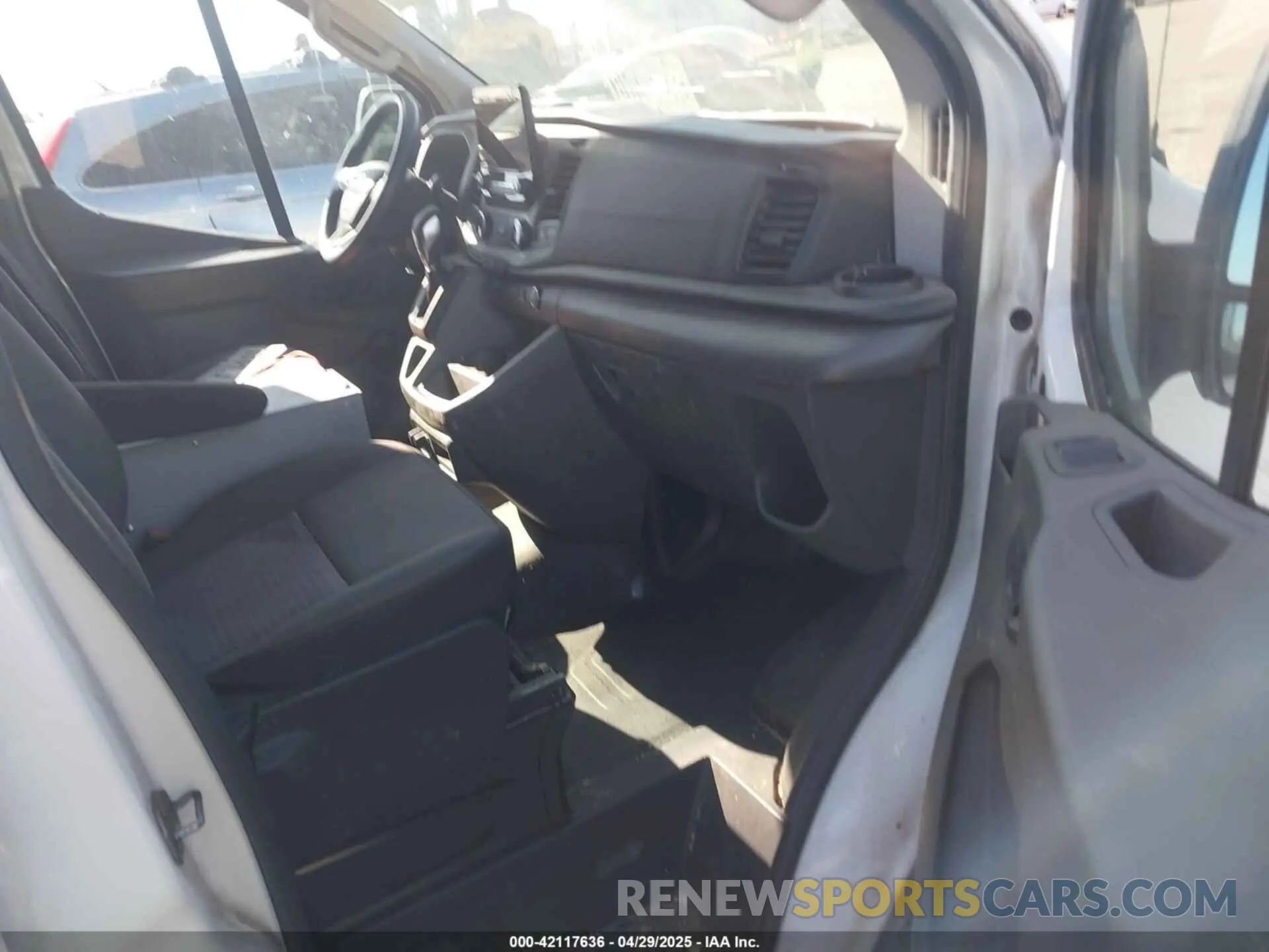 5 fotografías del automóvil dañado 1FTBR2YGXLKB09134 FORD TRANSIT-250 2020