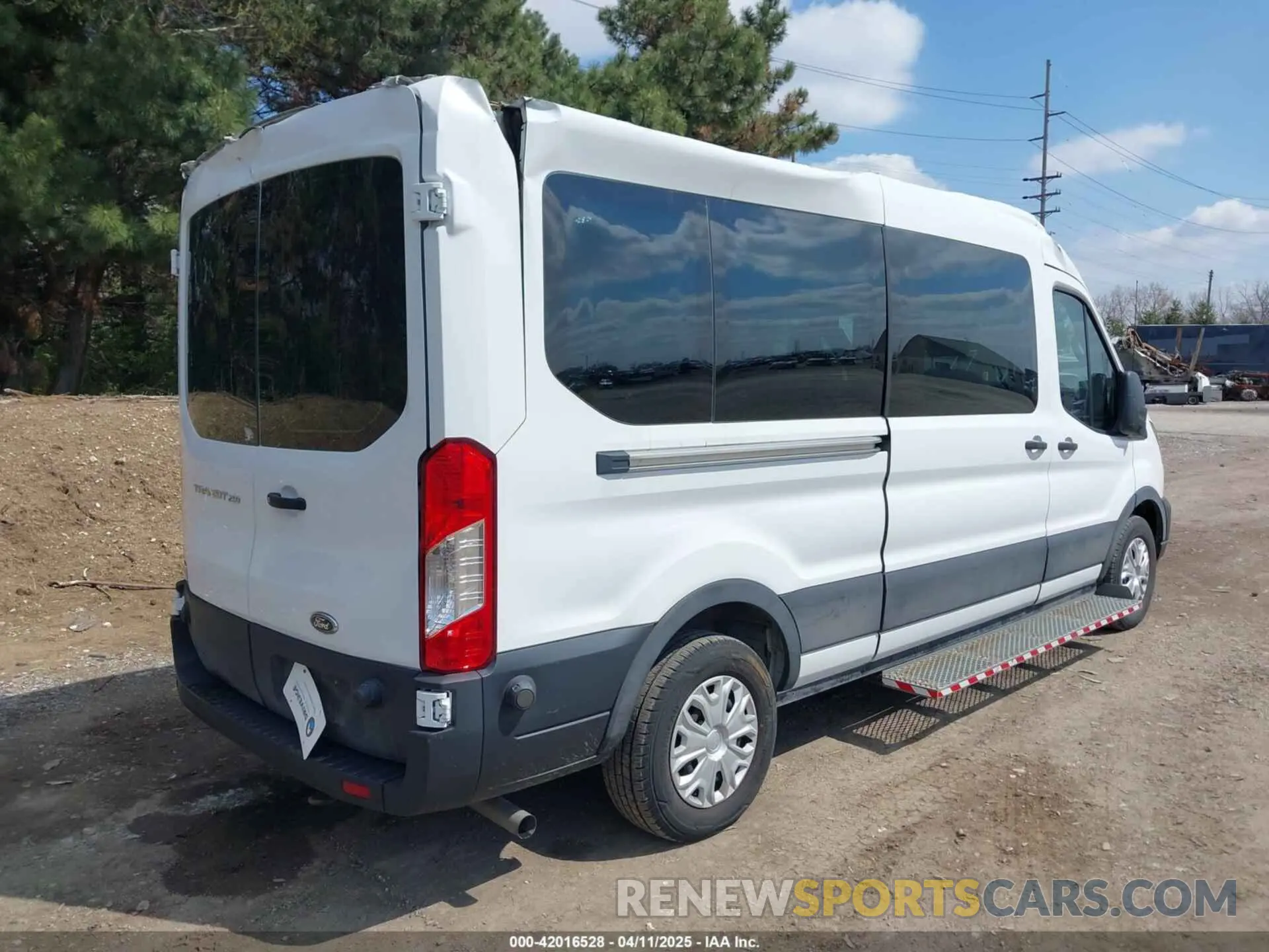 4 fotografías del automóvil dañado 1FTBR1C85MKA66513 FORD TRANSIT-250 2021
