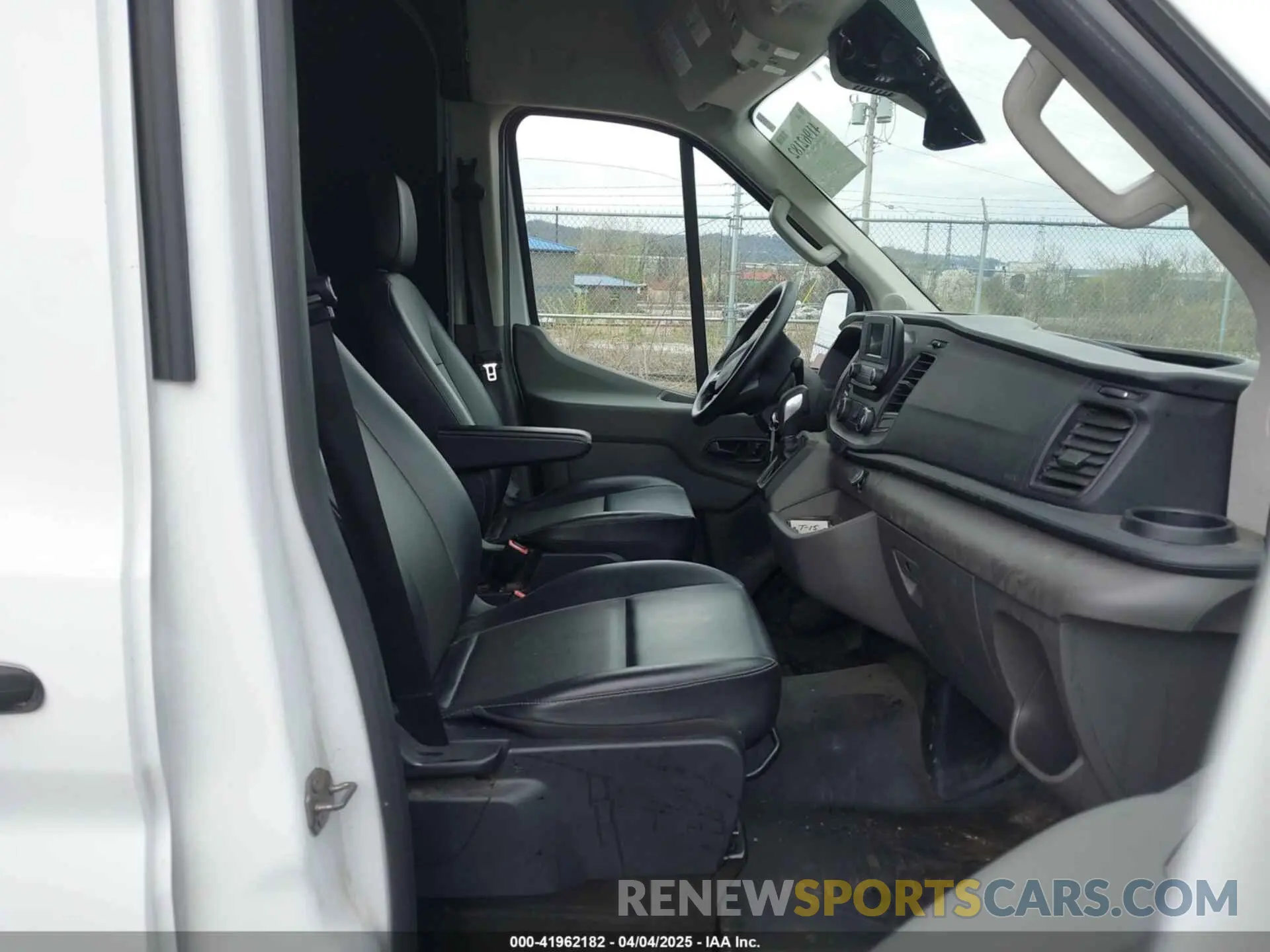 5 fotografías del automóvil dañado 1FTBR1C88NKA04802 FORD TRANSIT-250 2022