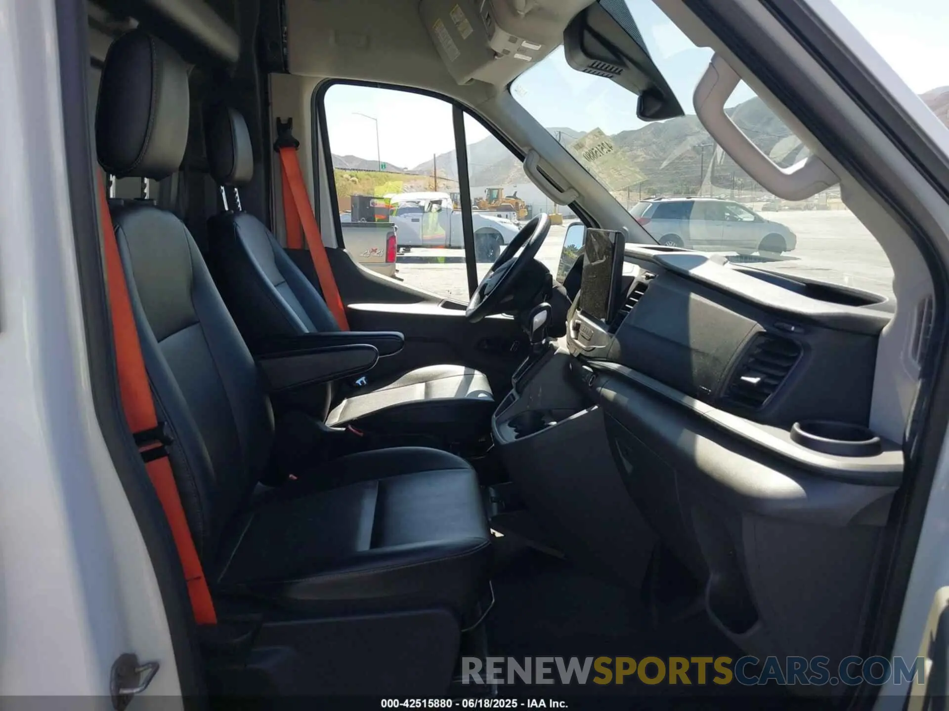 5 fotografías del automóvil dañado 1FTBR1C82PKA19783 FORD TRANSIT-250 2023