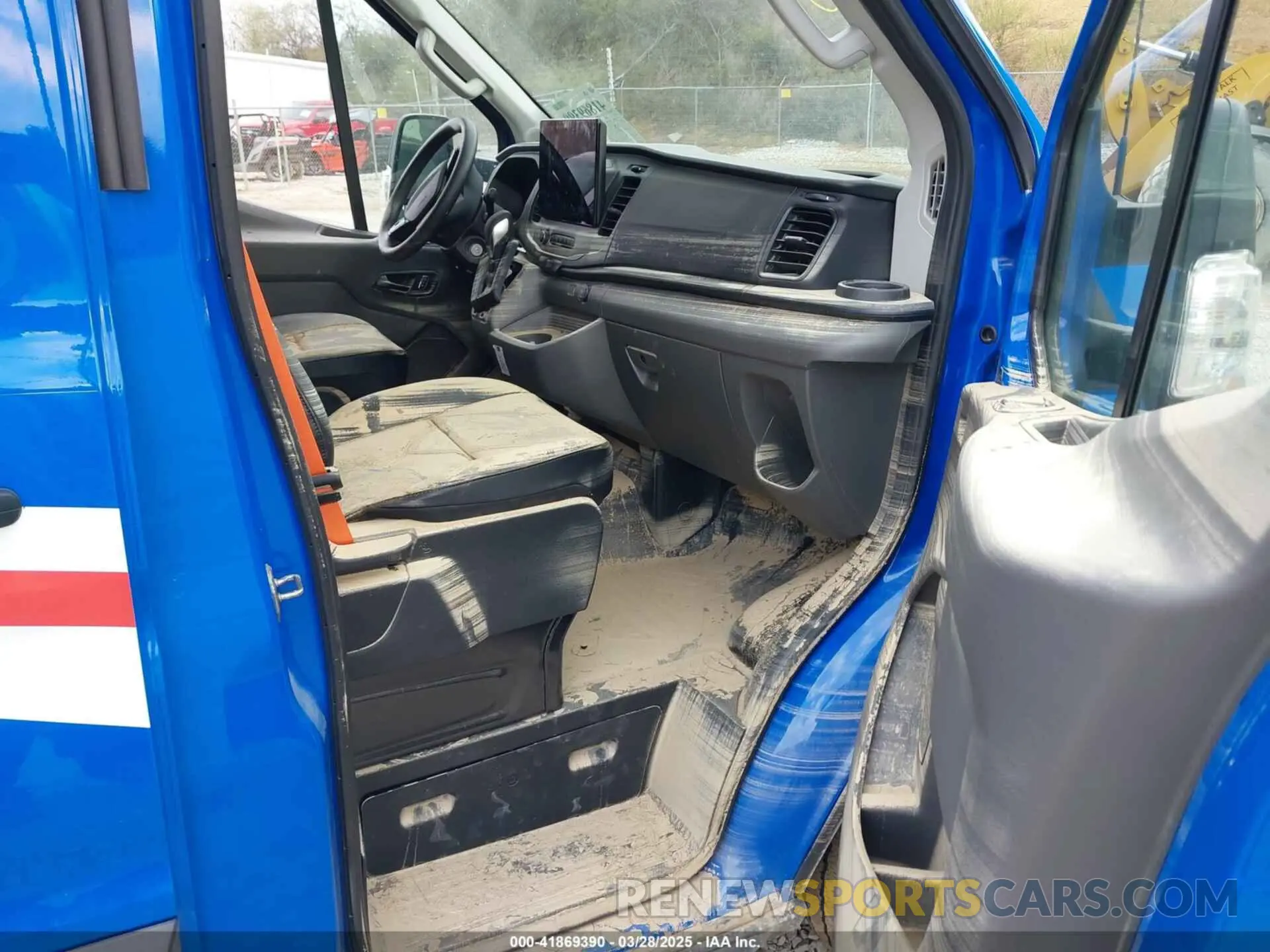 5 fotografías del automóvil dañado 1FTBR2C83RKA66930 FORD TRANSIT-250 2024