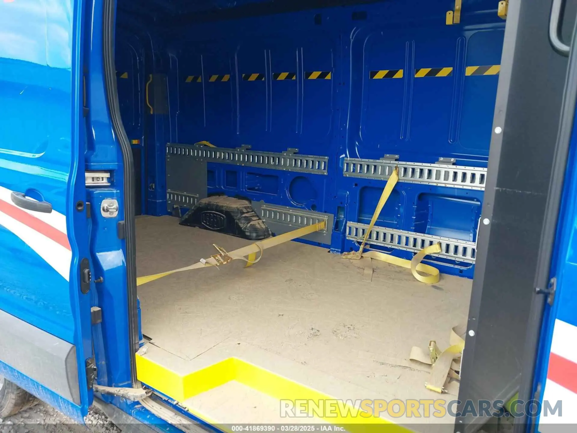 8 fotografías del automóvil dañado 1FTBR2C83RKA66930 FORD TRANSIT-250 2024