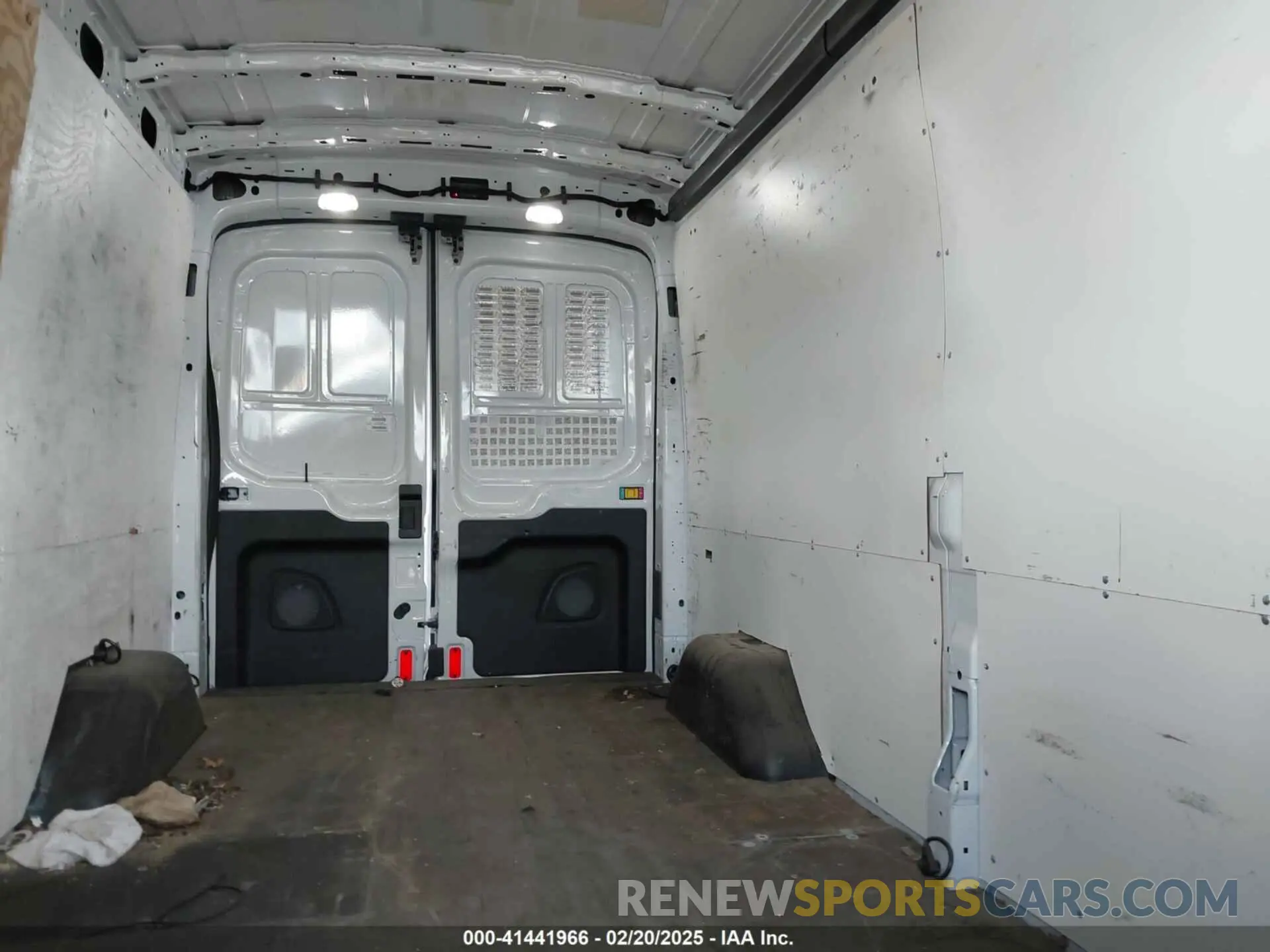 8 fotografías del automóvil dañado 1FTBR1C85LKA13051 FORD TRANSIT-250 CARGO VAN 2020