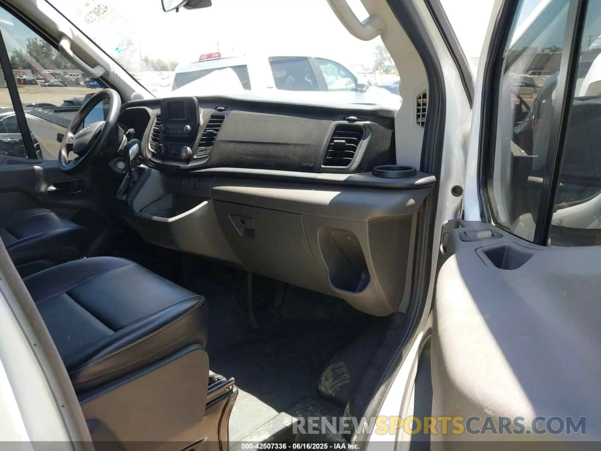 5 fotografías del automóvil dañado 1FTBR3X84LKB60788 FORD TRANSIT-250 CARGO VAN 2020