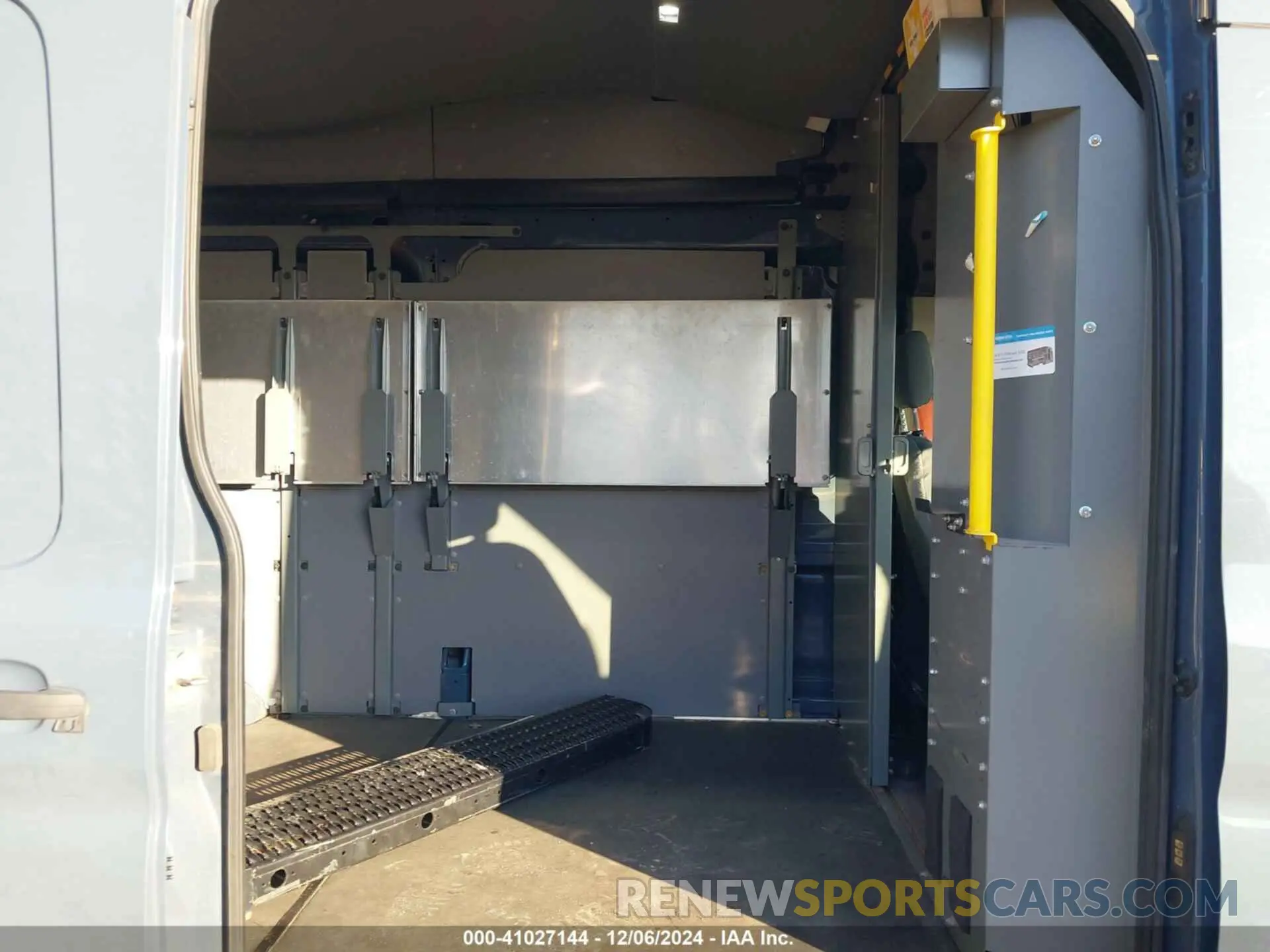8 fotografías del automóvil dañado 1FTBR3X85LKA55712 FORD TRANSIT-250 CARGO VAN 2020
