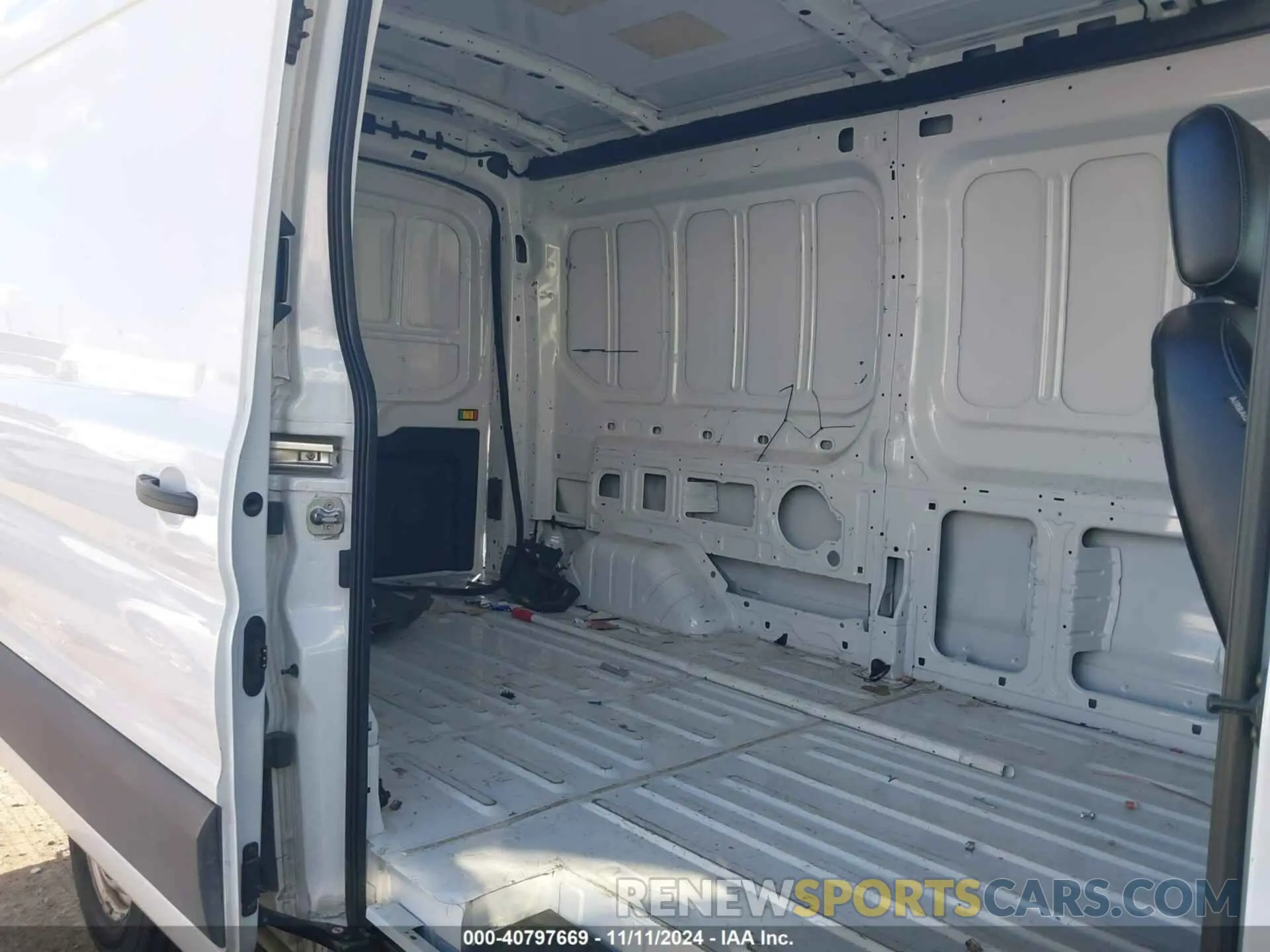 8 fotografías del automóvil dañado 1FTBR1C87PKA63830 FORD TRANSIT-250 CARGO VAN 2023