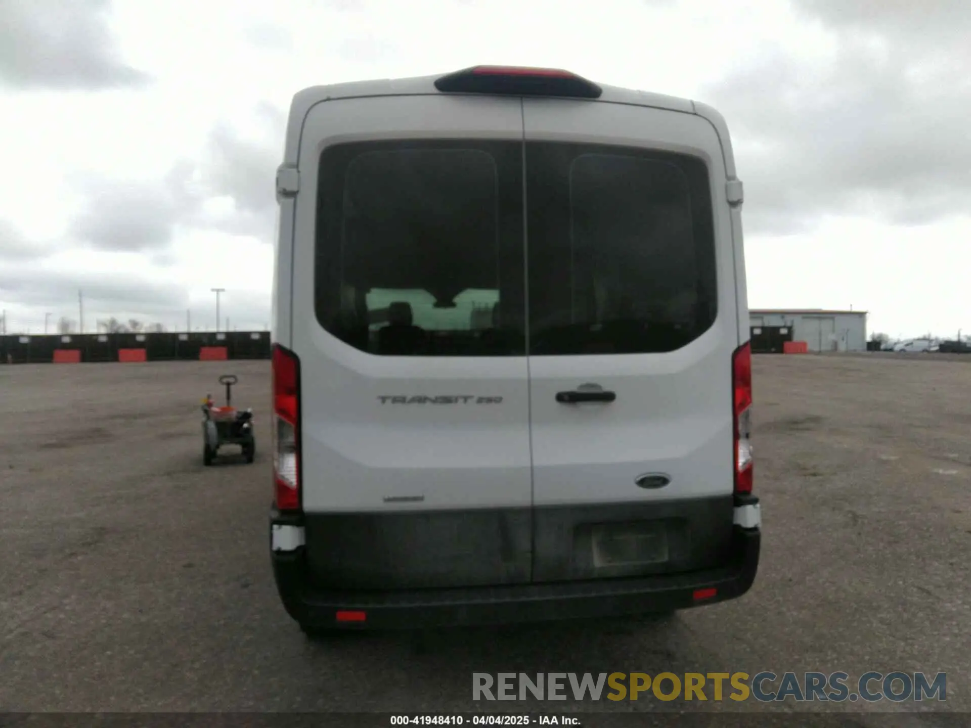 16 fotografías del automóvil dañado 1FTBR1CG6PKB49170 FORD TRANSIT-250 CARGO VAN 2023