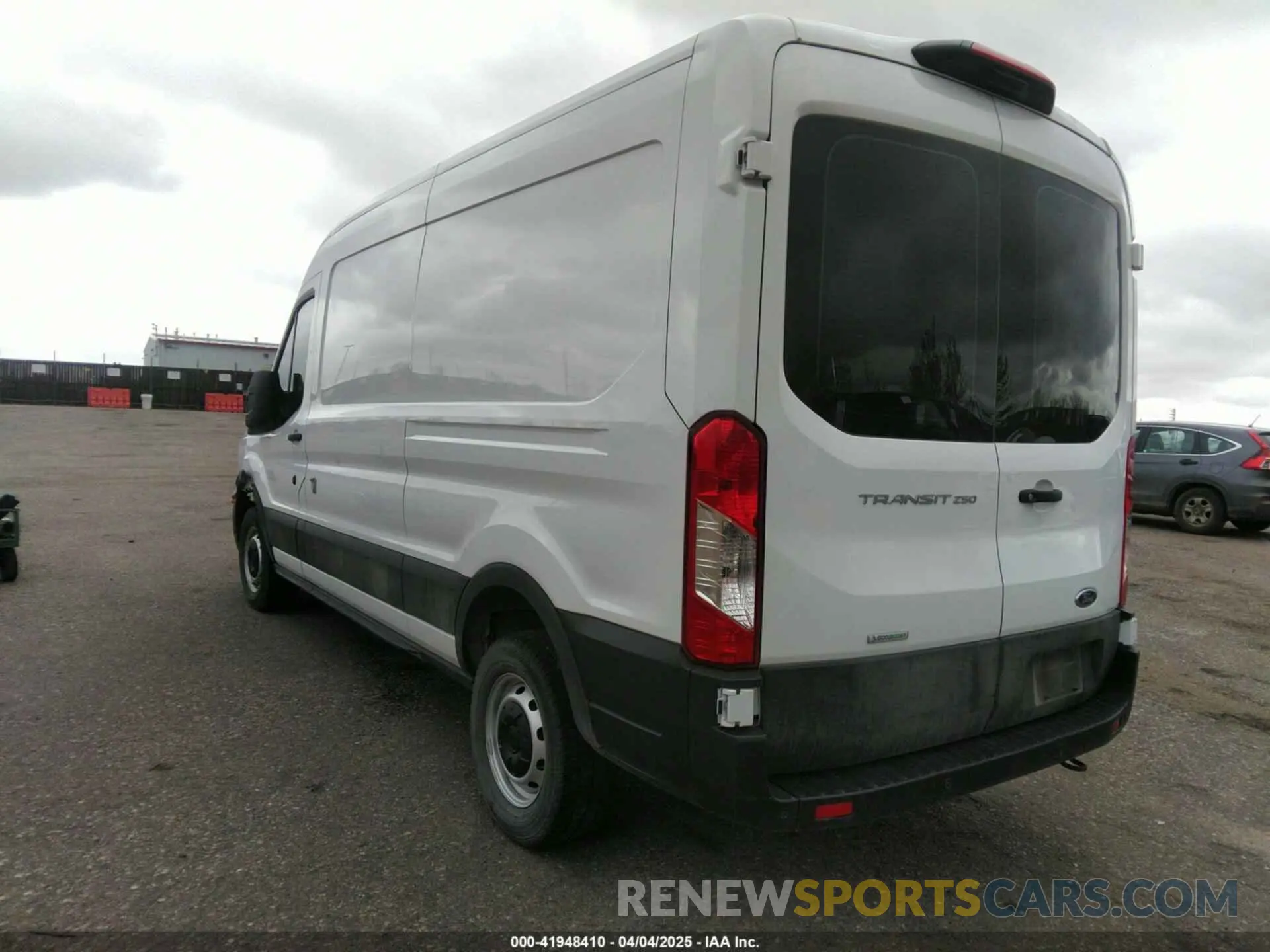 3 fotografías del automóvil dañado 1FTBR1CG6PKB49170 FORD TRANSIT-250 CARGO VAN 2023