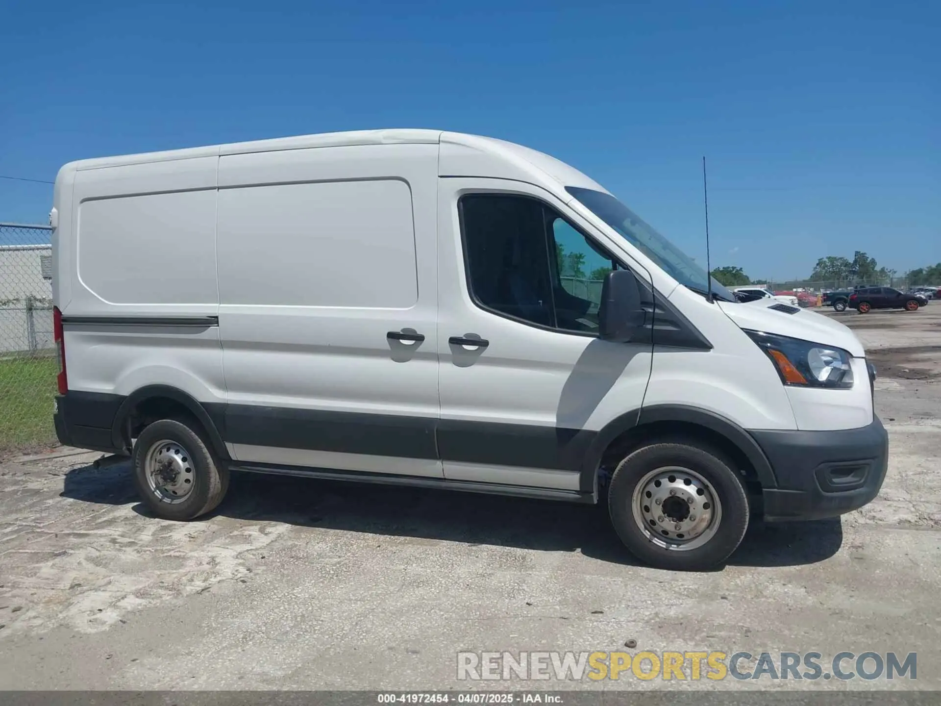 13 fotografías del automóvil dañado 1FTBR2C87PKB38306 FORD TRANSIT-250 CARGO VAN 2023