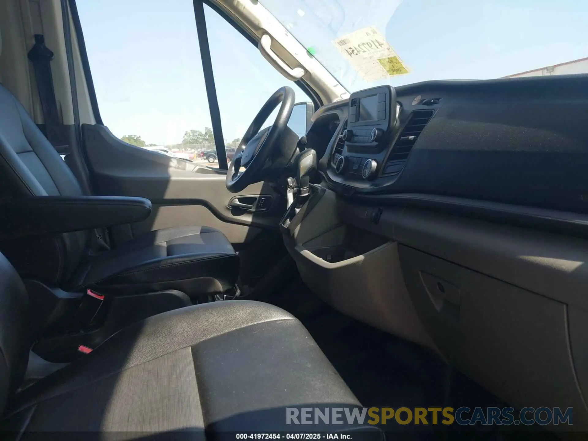 5 fotografías del automóvil dañado 1FTBR2C87PKB38306 FORD TRANSIT-250 CARGO VAN 2023