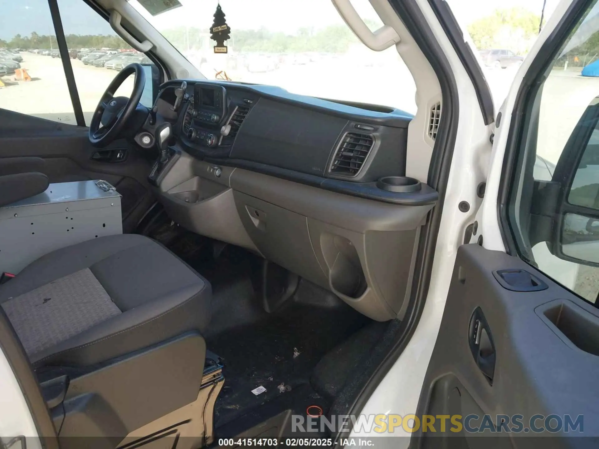 5 fotografías del automóvil dañado 1FTBR2C89PKA72549 FORD TRANSIT-250 CARGO VAN 2023