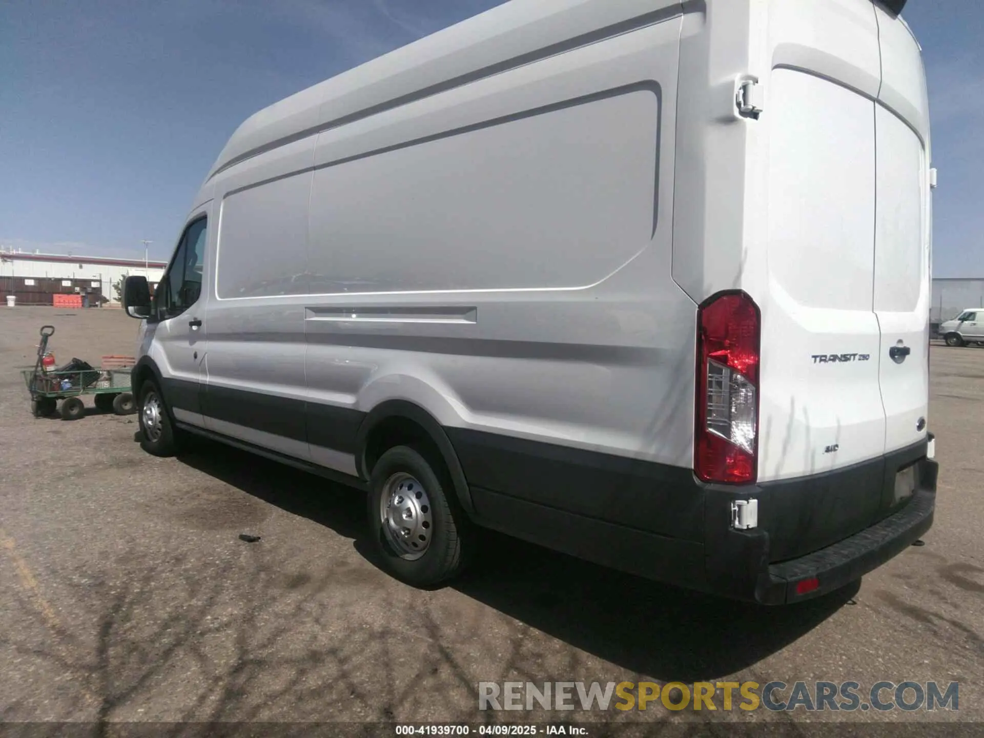 3 fotografías del automóvil dañado 1FTBR3U80PKA69432 FORD TRANSIT-250 CARGO VAN 2023