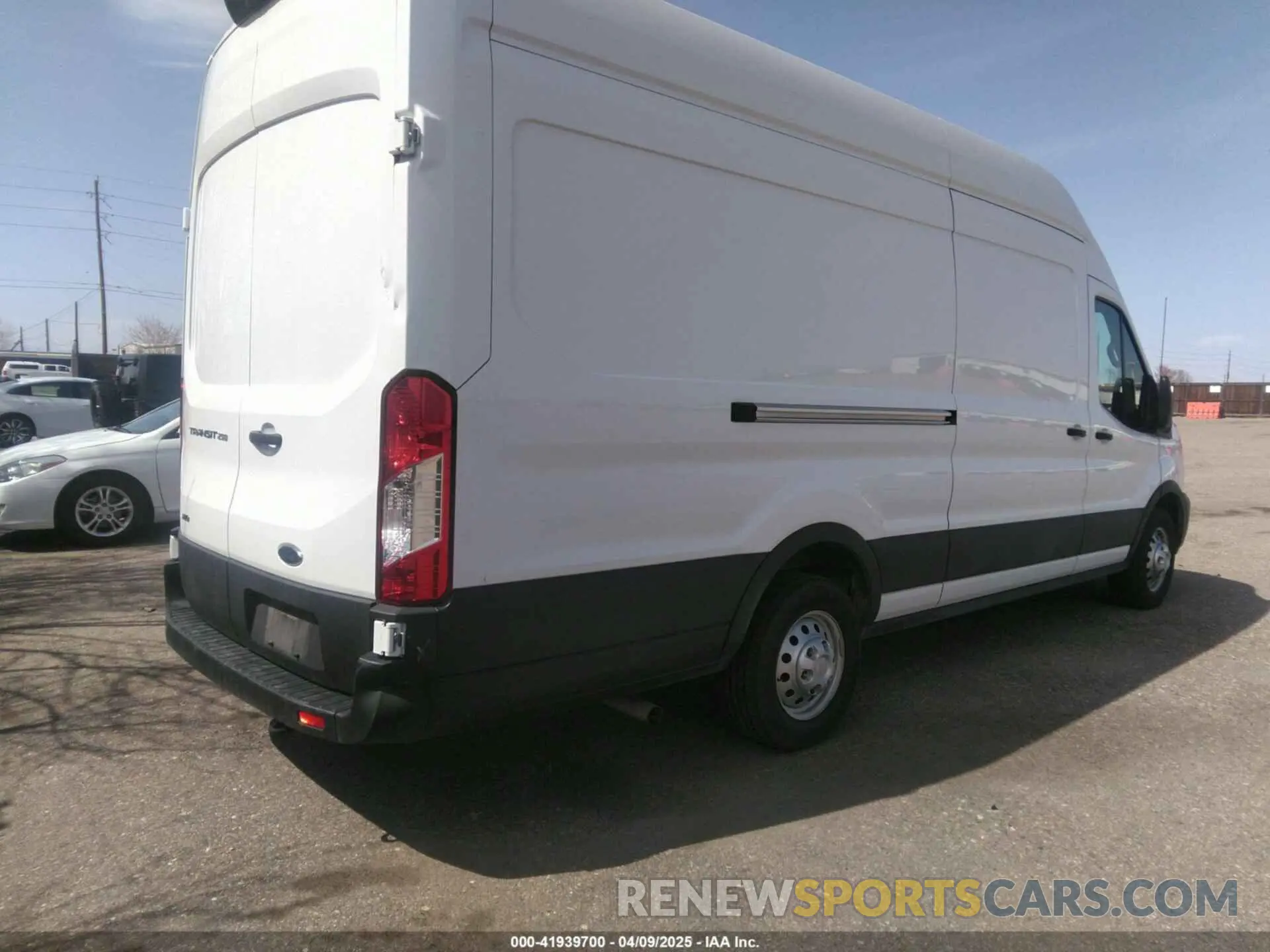 4 fotografías del automóvil dañado 1FTBR3U80PKA69432 FORD TRANSIT-250 CARGO VAN 2023