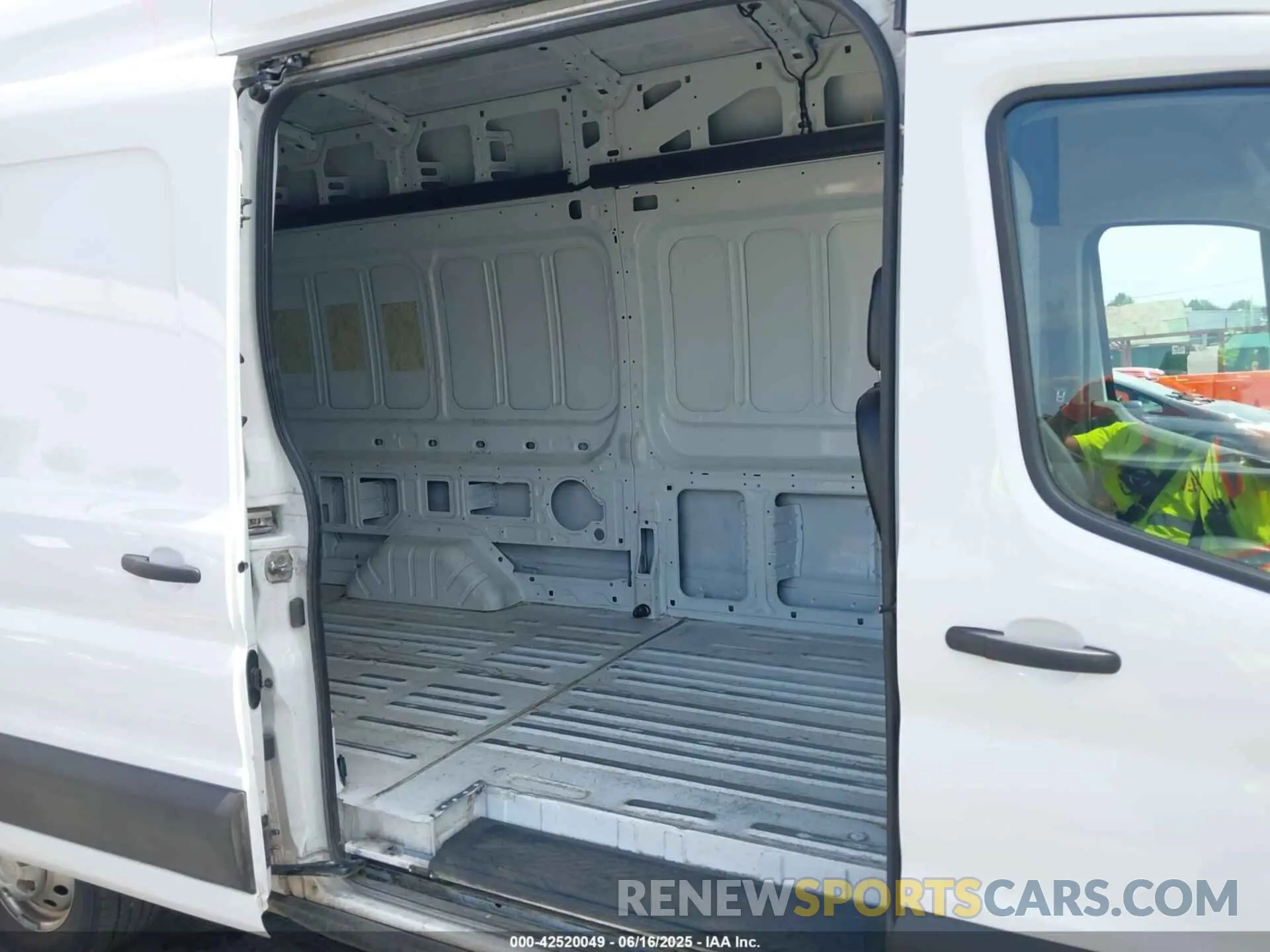 8 fotografías del automóvil dañado 1FTBR3U86PKA69175 FORD TRANSIT-250 CARGO VAN 2023