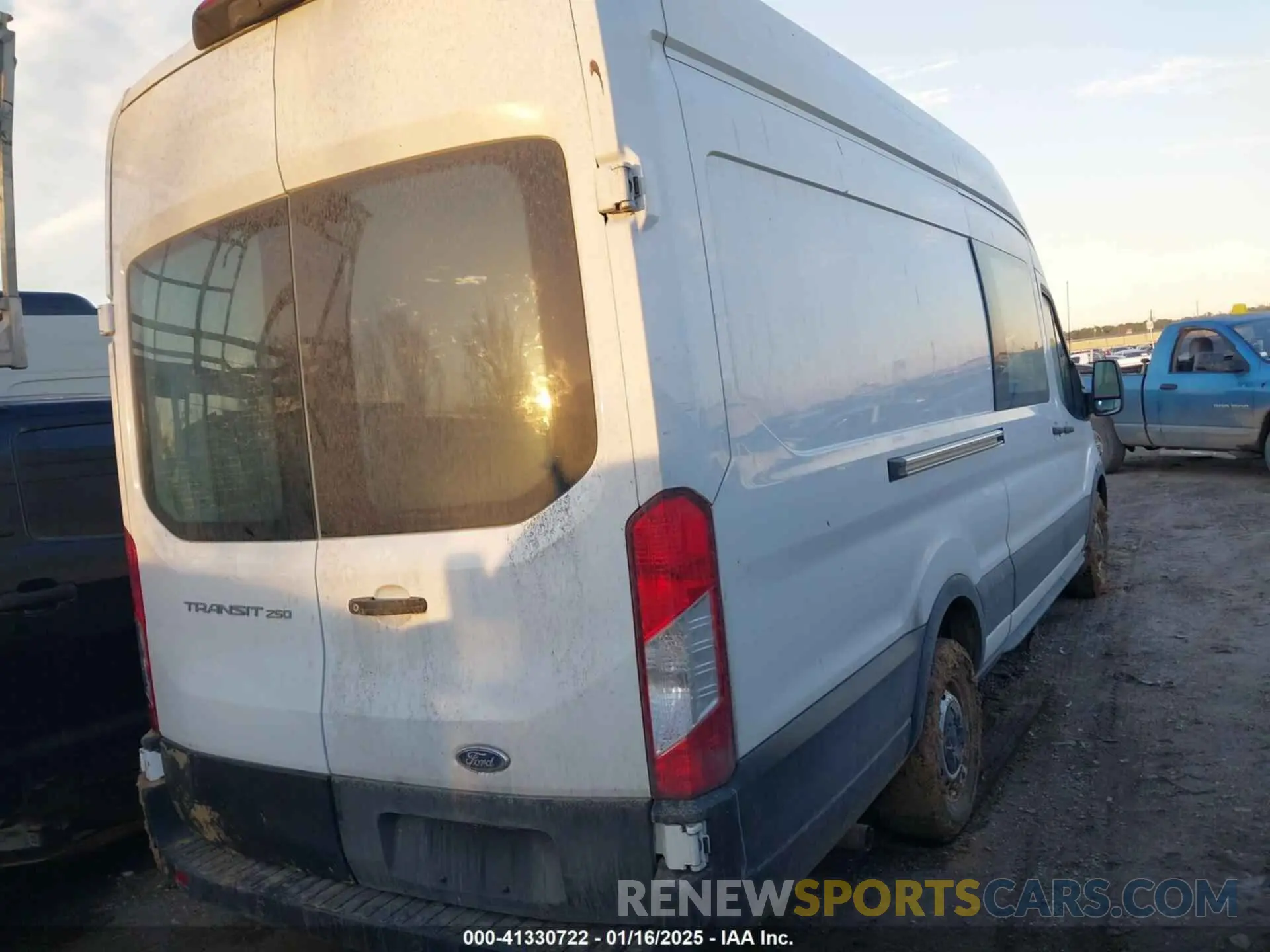 4 fotografías del automóvil dañado 1FTBR3X89PKA82787 FORD TRANSIT-250 CARGO VAN 2023