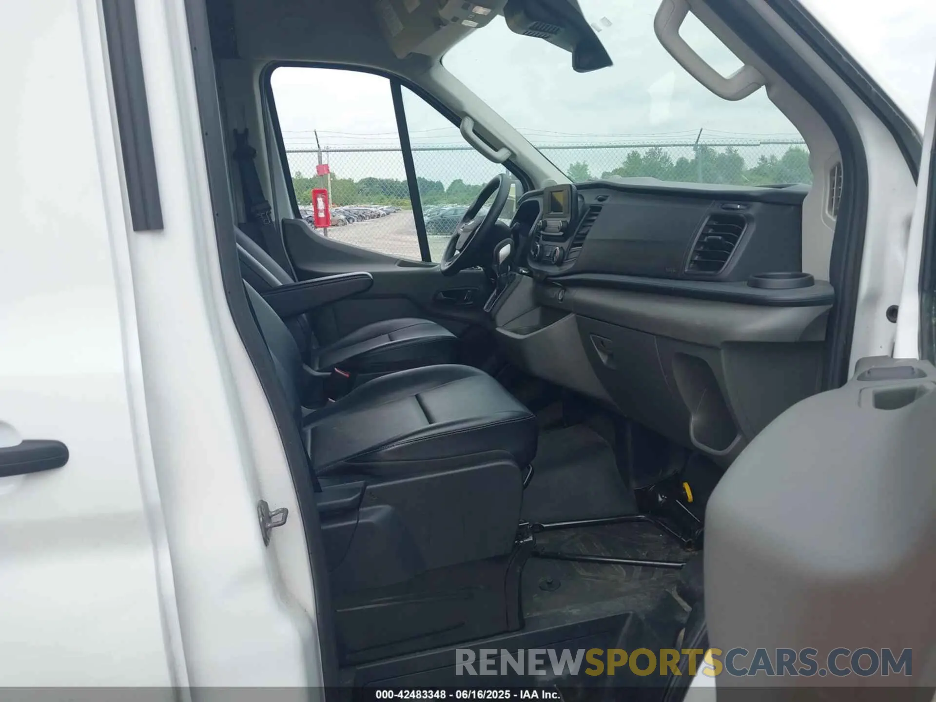 5 fotografías del automóvil dañado 1FTBR3X89RKA14329 FORD TRANSIT-250 CARGO VAN 2024