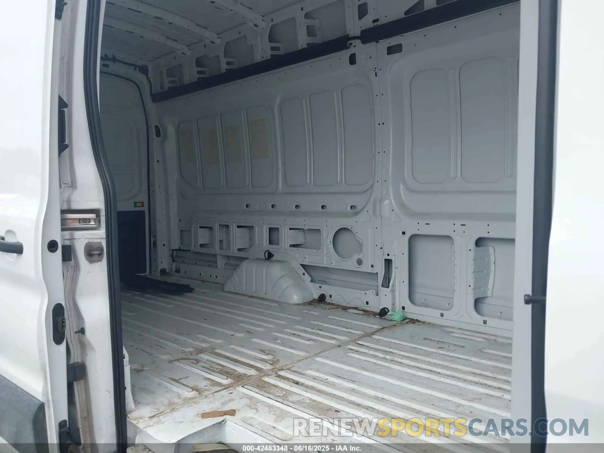 8 fotografías del automóvil dañado 1FTBR3X89RKA14329 FORD TRANSIT-250 CARGO VAN 2024