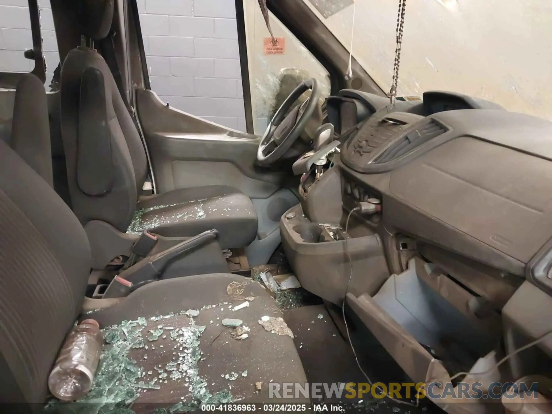 5 fotografías del automóvil dañado 1FBAX2CG7KKA34078 FORD TRANSIT-350 2019