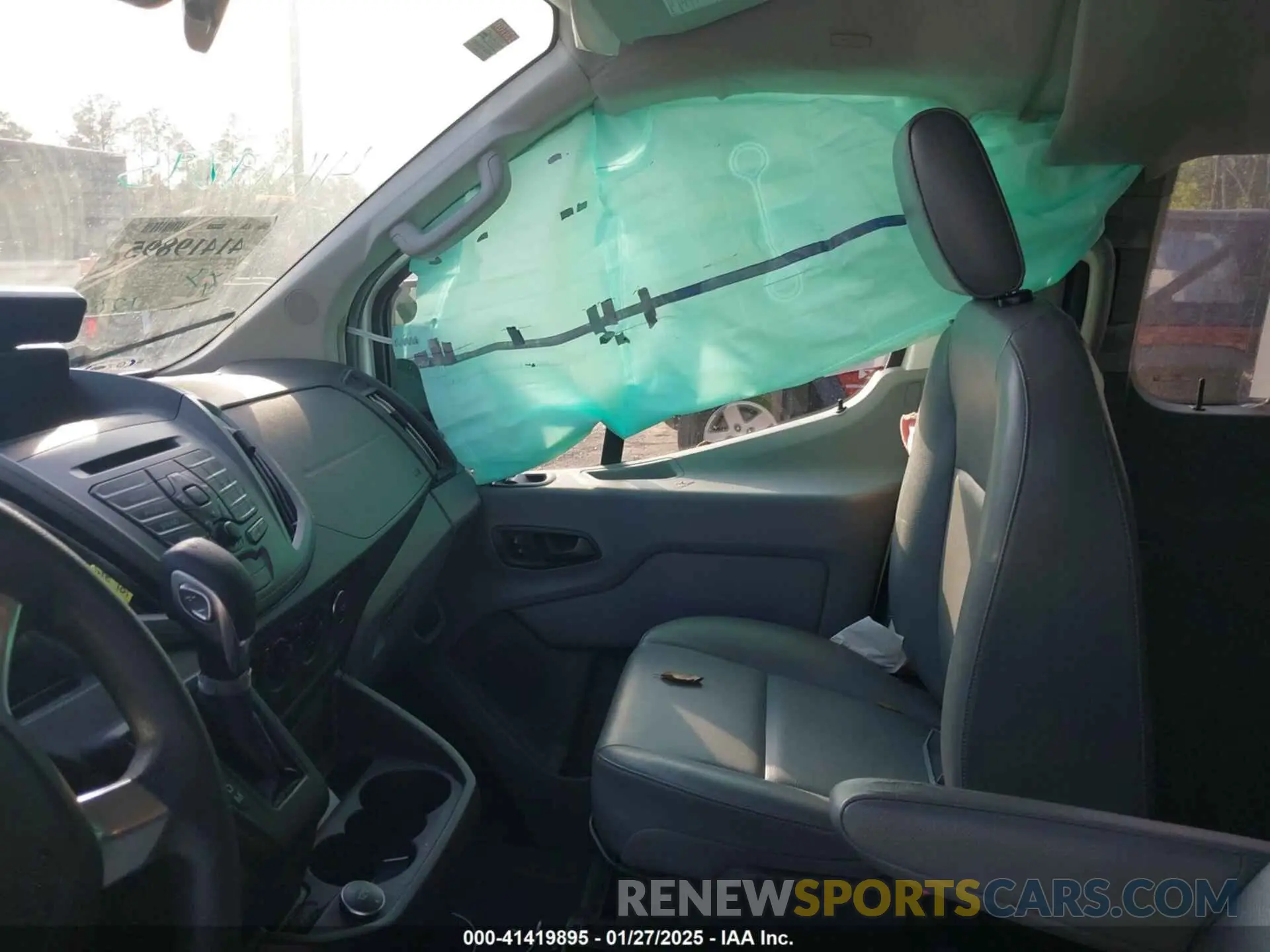 5 fotografías del automóvil dañado 1FBZX2YM2KKA81620 FORD TRANSIT-350 2019