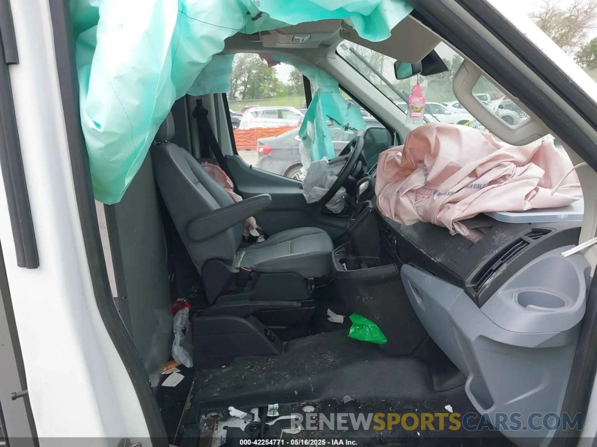 5 fotografías del automóvil dañado 1FTBF4XV6KKA58847 FORD TRANSIT-350 2019