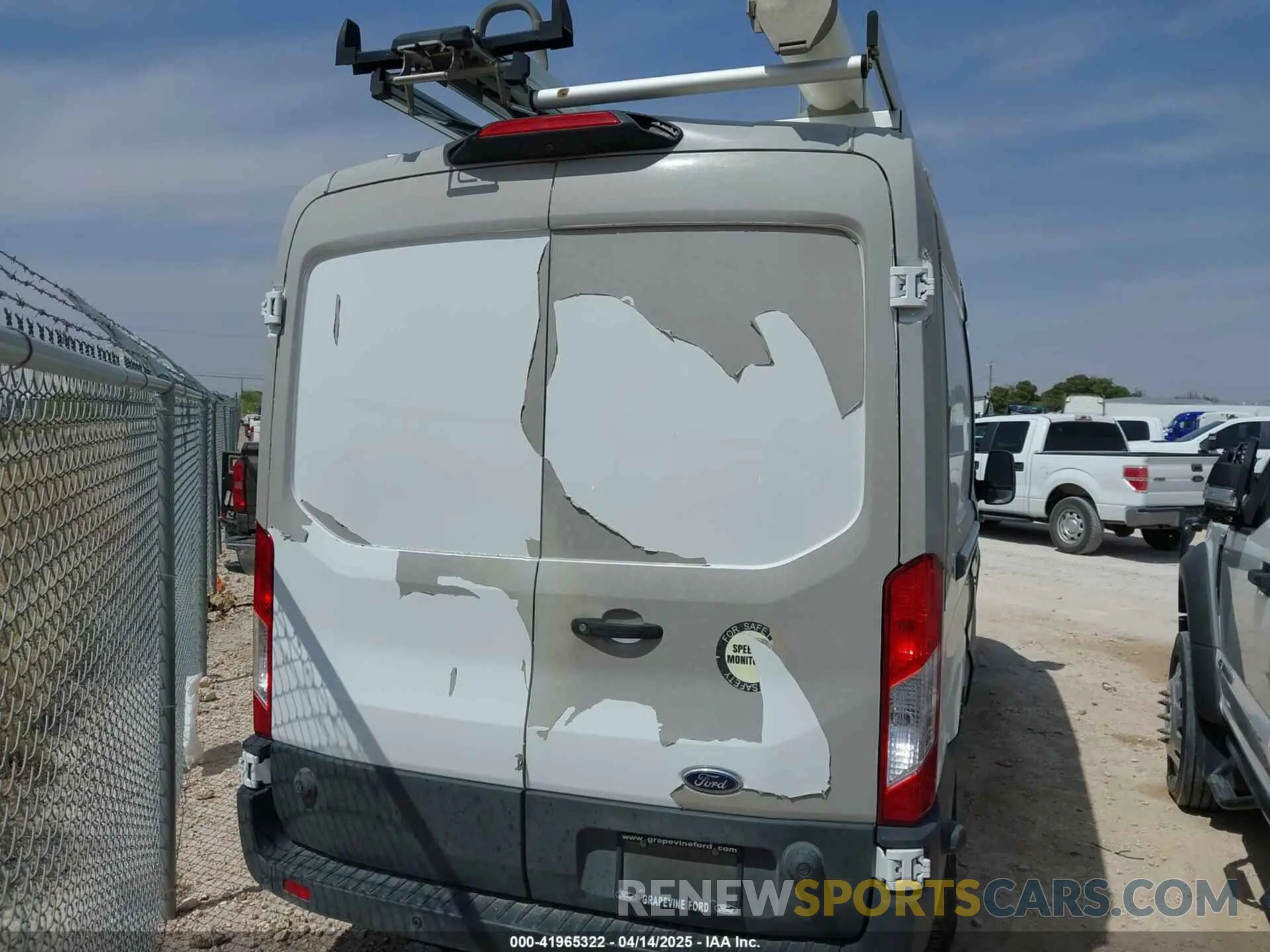 16 fotografías del automóvil dañado 1FTBW2CM3KKB42223 FORD TRANSIT-350 2019