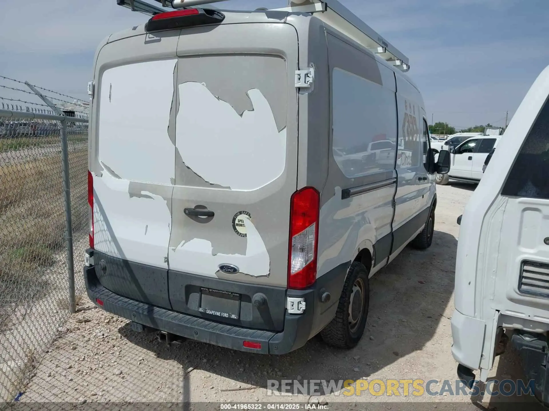 4 fotografías del automóvil dañado 1FTBW2CM3KKB42223 FORD TRANSIT-350 2019