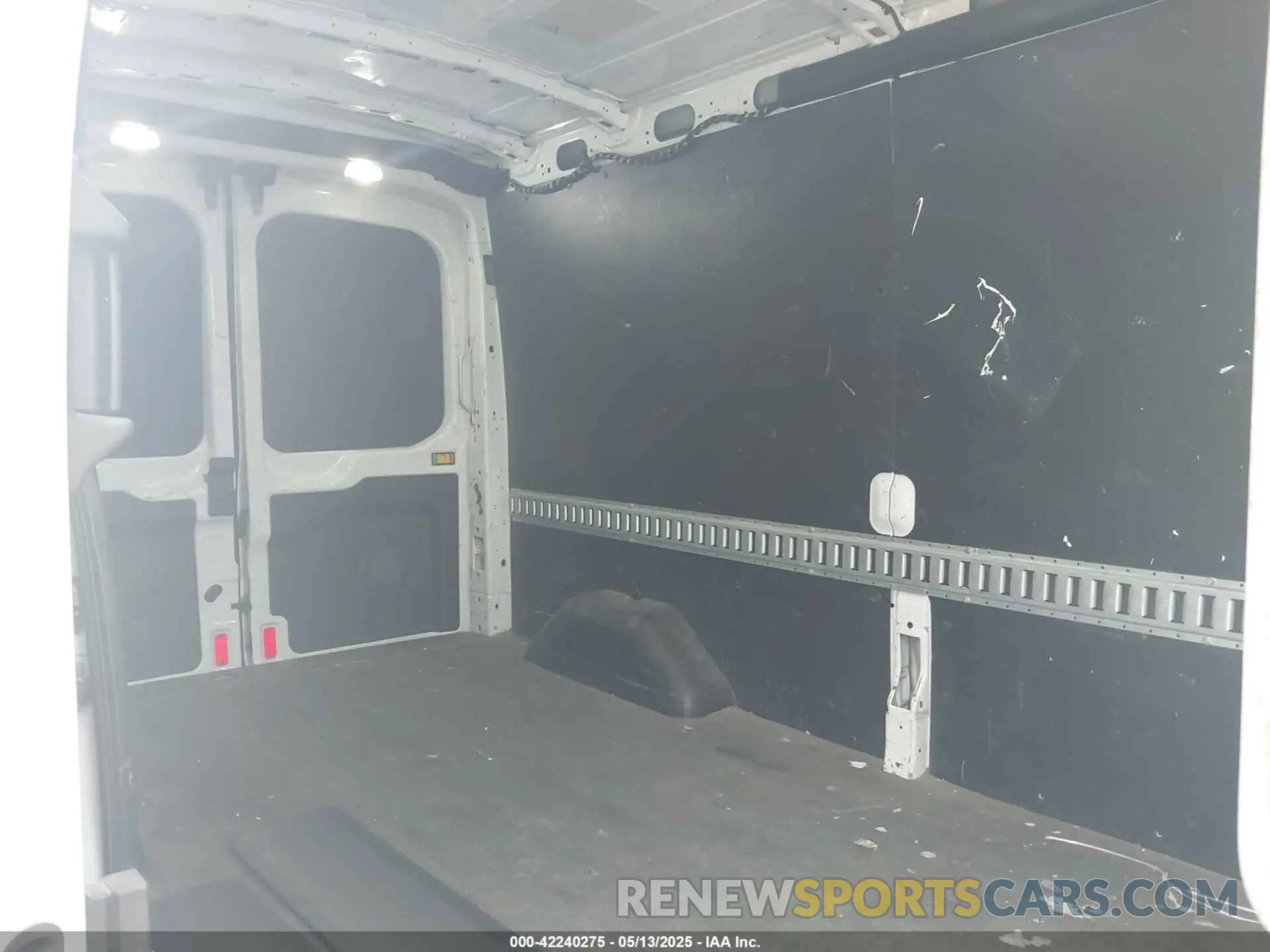 8 fotografías del automóvil dañado 1FTBW2CM3KKB73018 FORD TRANSIT-350 2019