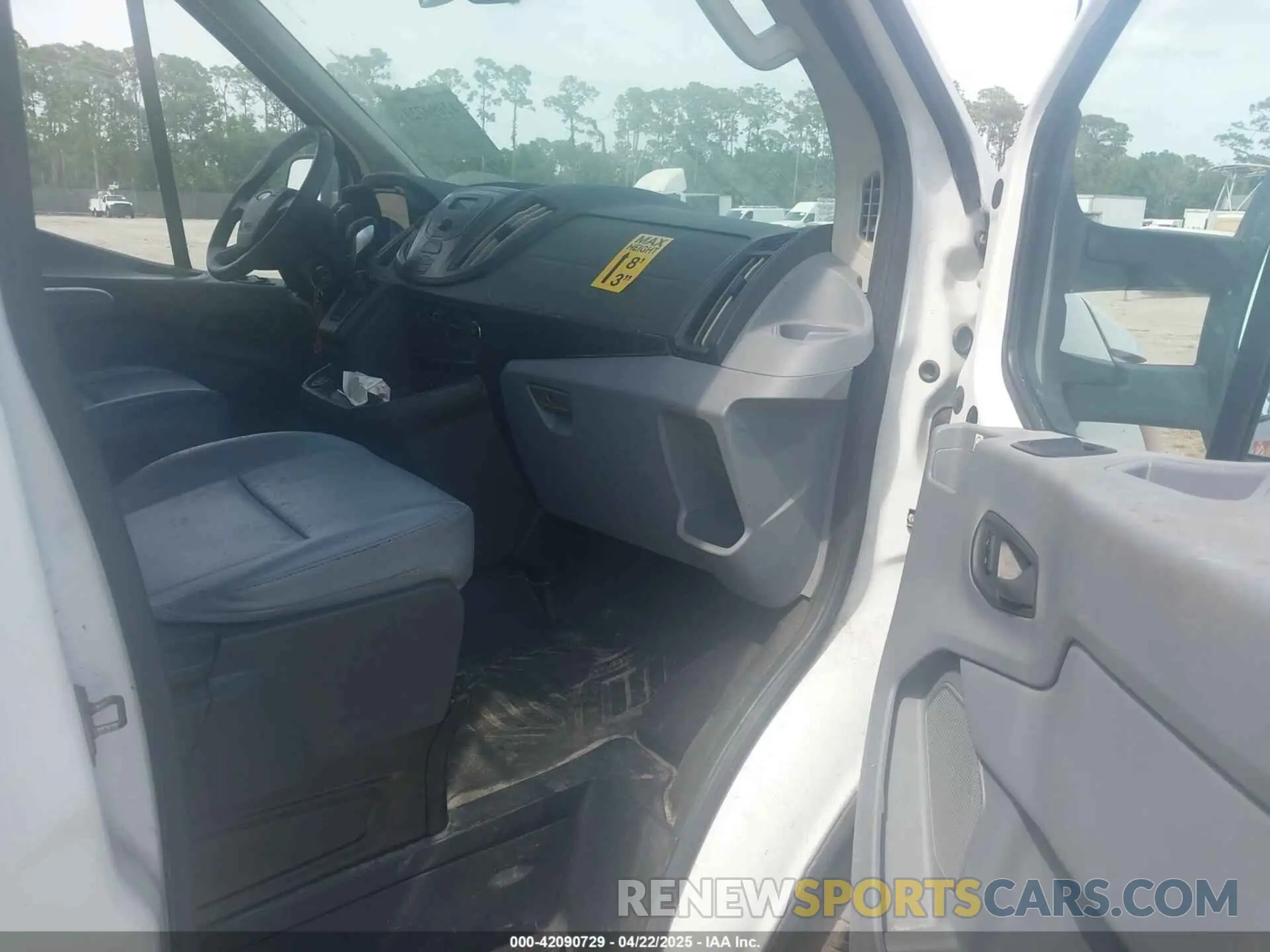 5 fotografías del automóvil dañado 1FTBW2CM8KKB73080 FORD TRANSIT-350 2019
