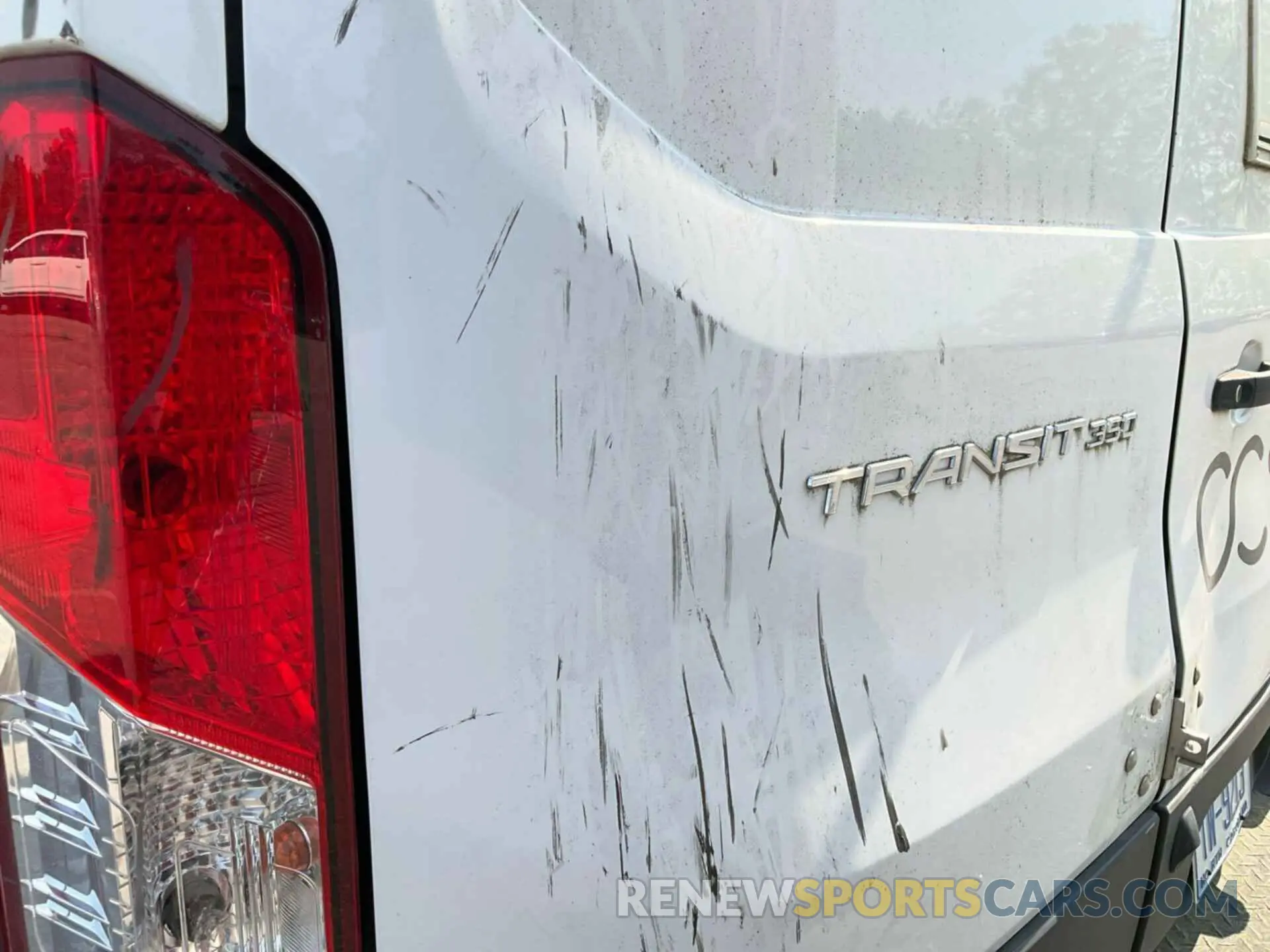 2 fotografías del automóvil dañado 1FTBW2YM1KKA29394 FORD TRANSIT-350 2019