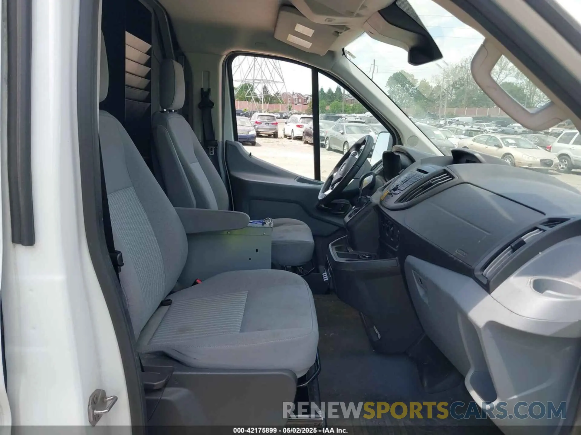 5 fotografías del automóvil dañado 1FTBW2YMXKKA24193 FORD TRANSIT-350 2019