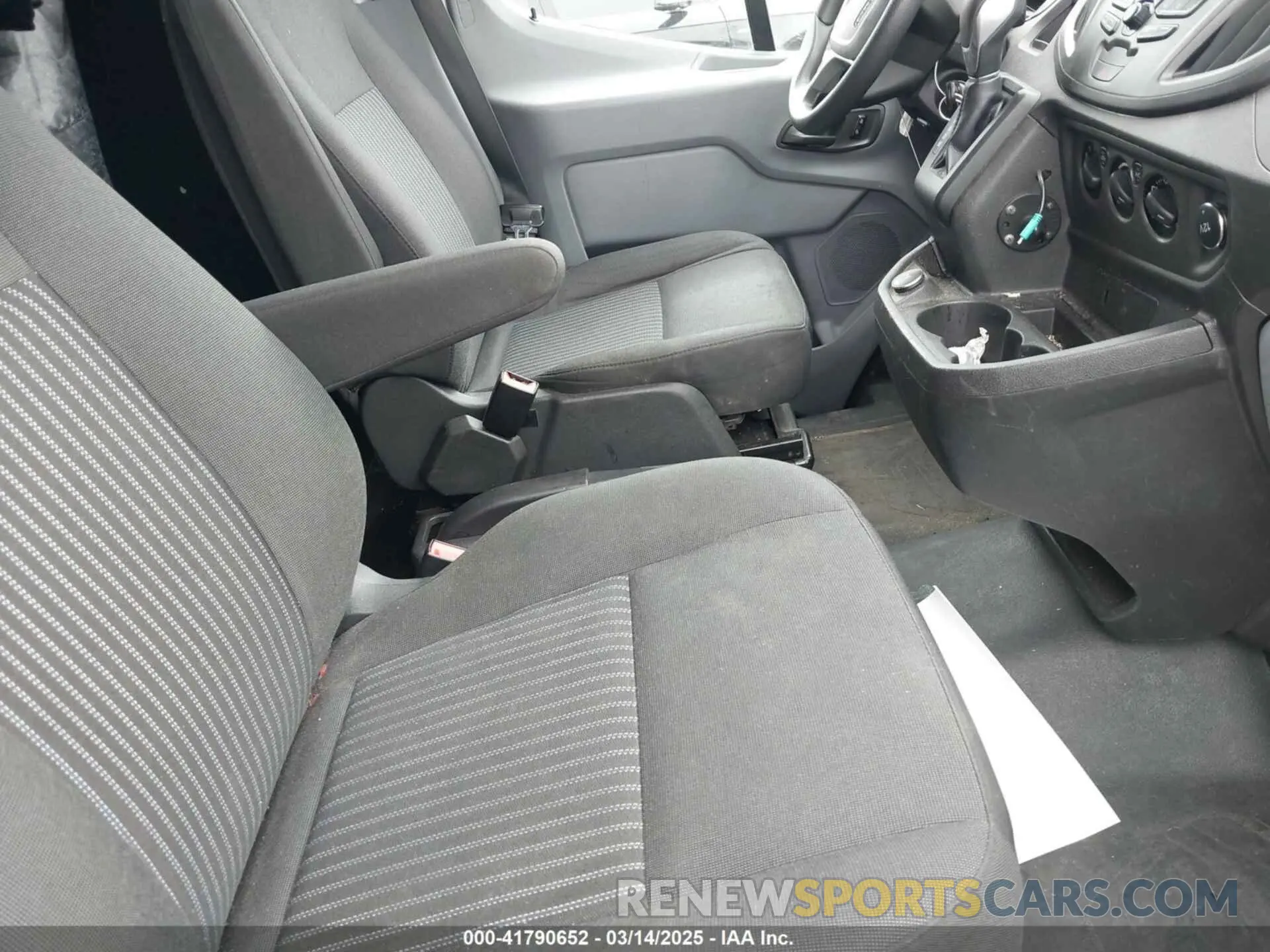 5 fotografías del automóvil dañado 1FTBW3XG6KKA58407 FORD TRANSIT-350 2019