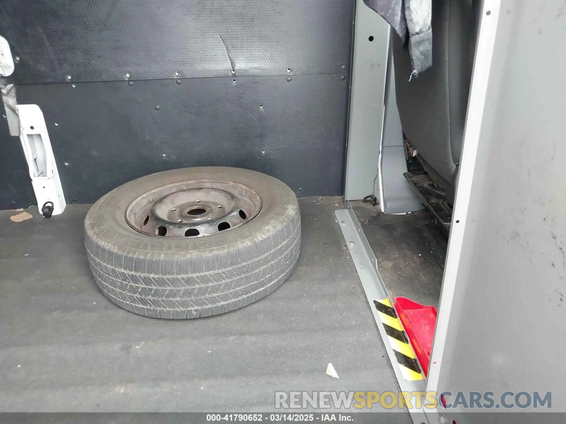 8 fotografías del automóvil dañado 1FTBW3XG6KKA58407 FORD TRANSIT-350 2019