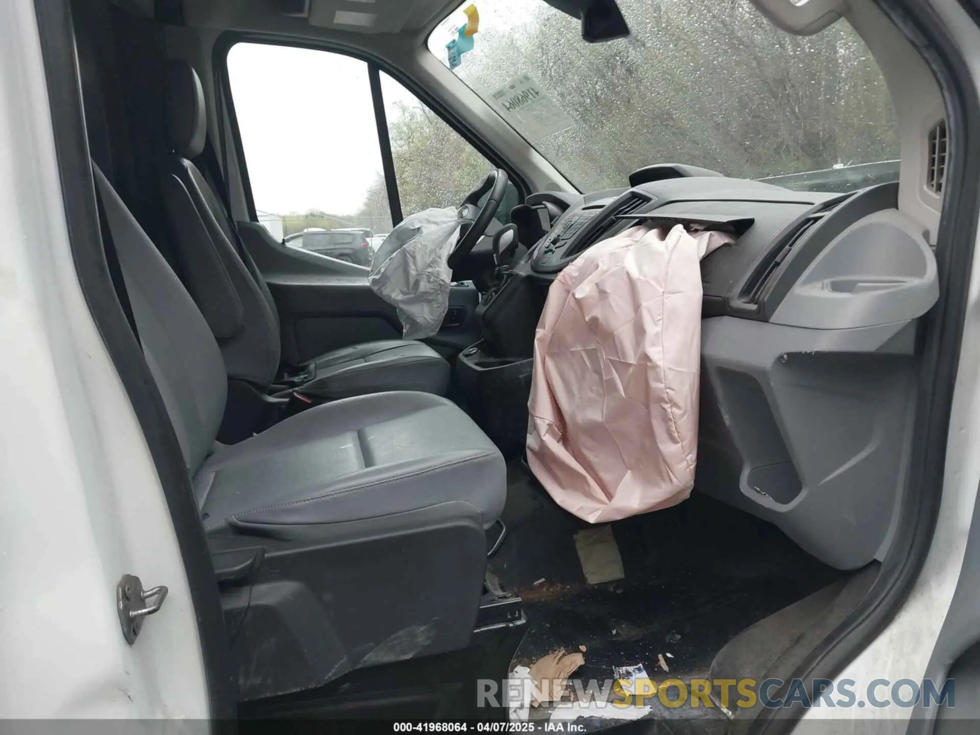 5 fotografías del automóvil dañado 1FTBW3XMXKKA04517 FORD TRANSIT-350 2019