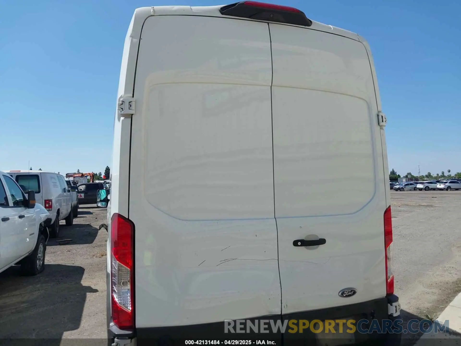 17 fotografías del automóvil dañado 1FTBW3XMXKKB74344 FORD TRANSIT-350 2019