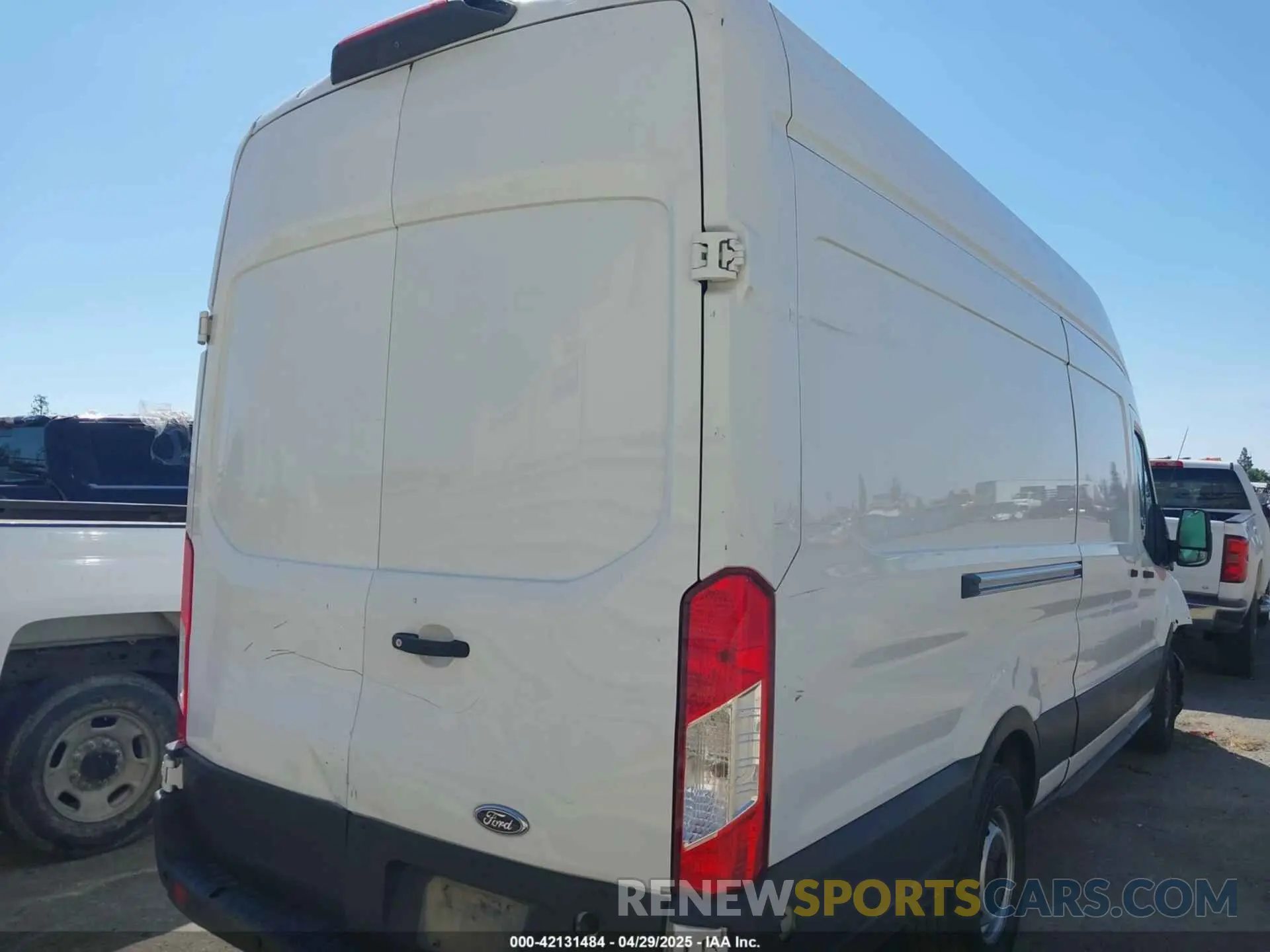 4 fotografías del automóvil dañado 1FTBW3XMXKKB74344 FORD TRANSIT-350 2019