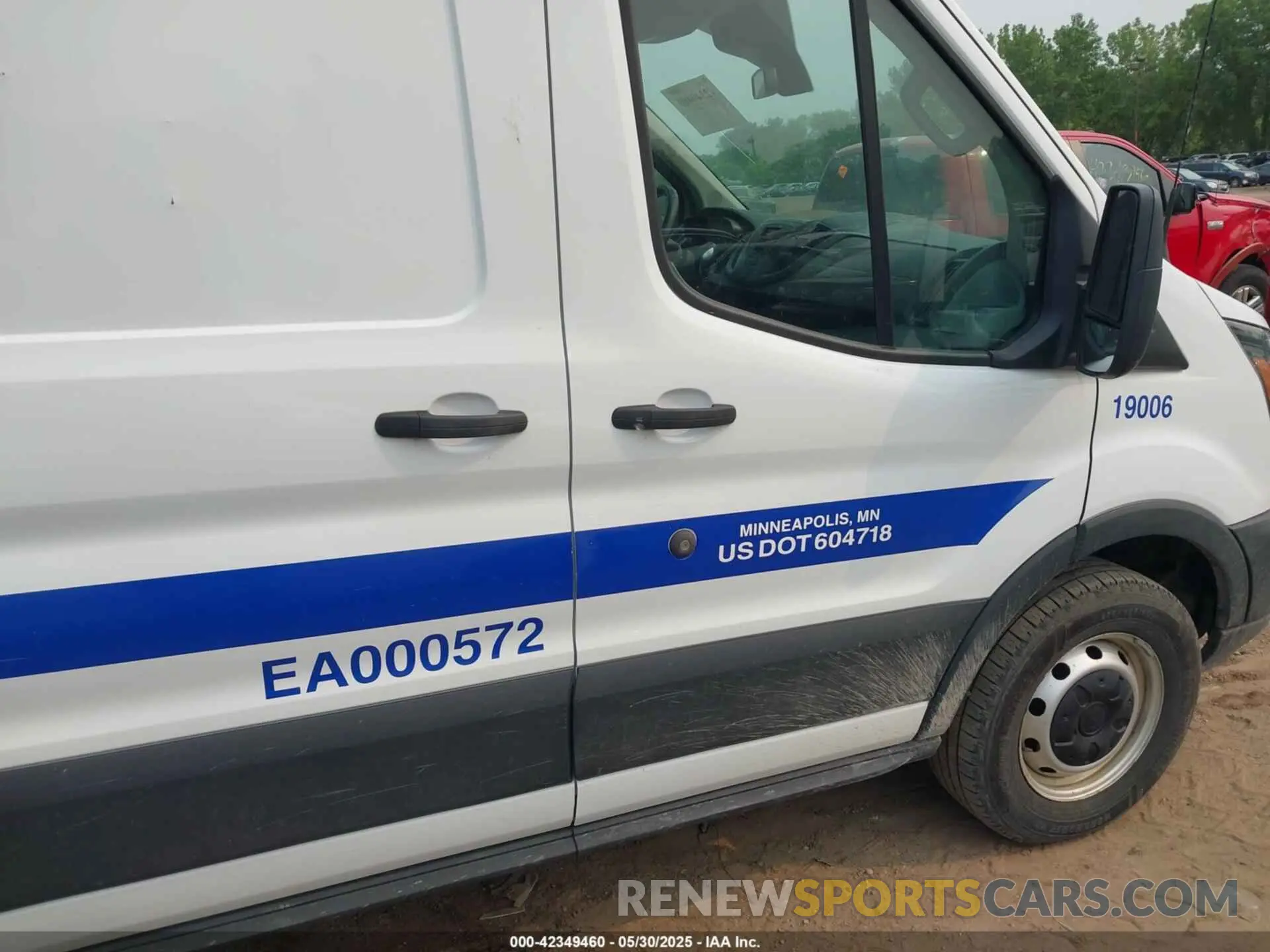 13 fotografías del automóvil dañado 1FTBW9CM9KKB39870 FORD TRANSIT-350 2019