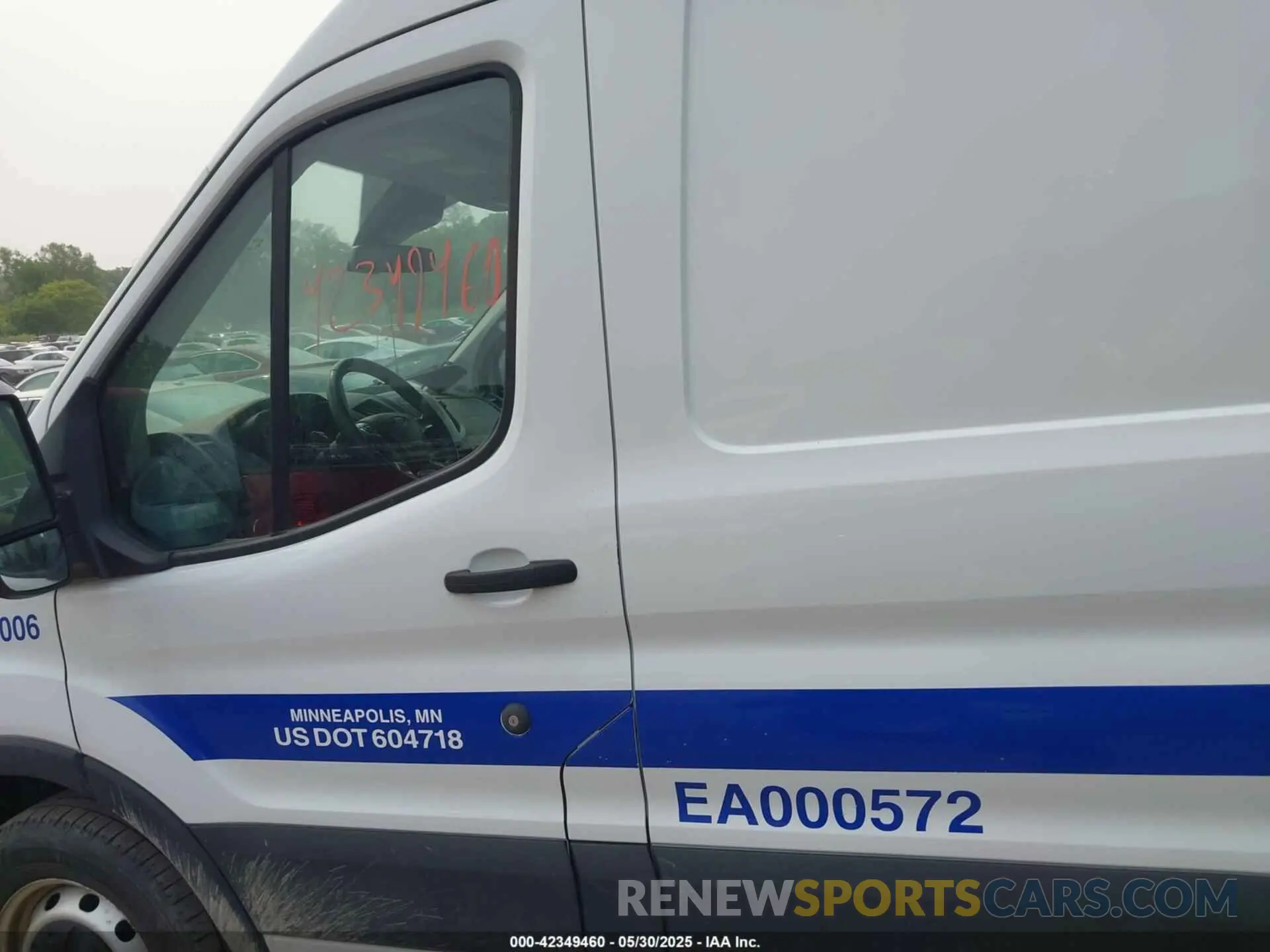 14 fotografías del automóvil dañado 1FTBW9CM9KKB39870 FORD TRANSIT-350 2019