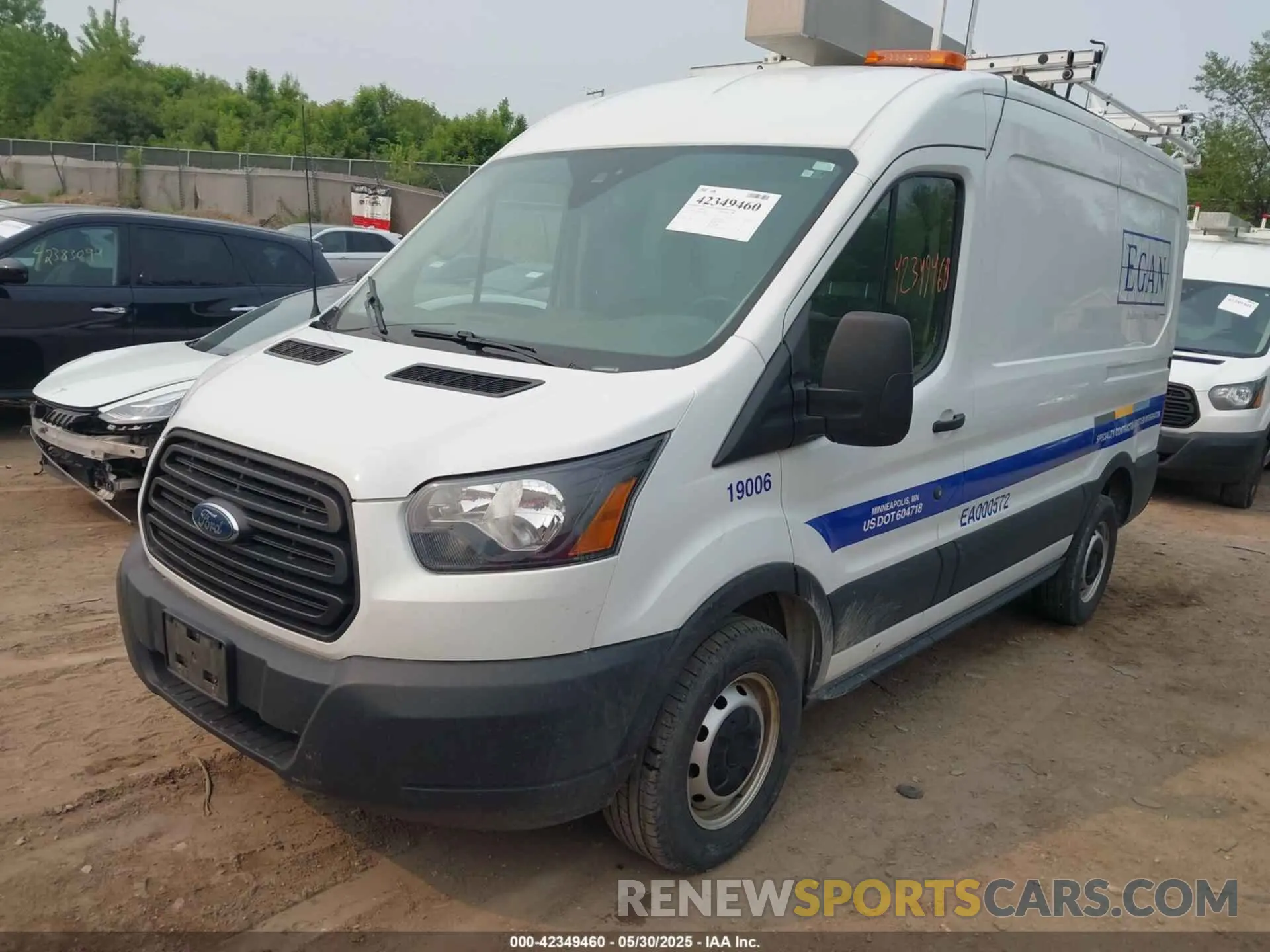 2 fotografías del automóvil dañado 1FTBW9CM9KKB39870 FORD TRANSIT-350 2019