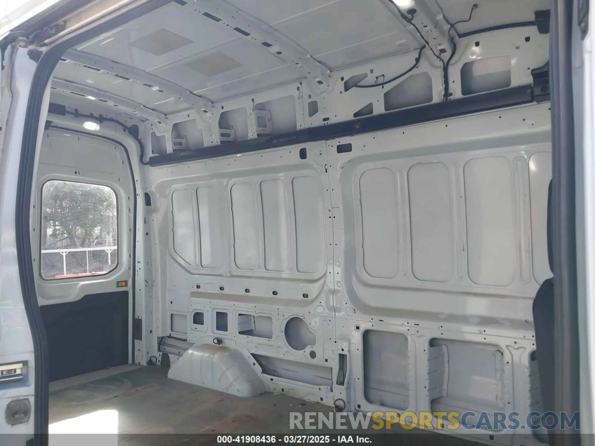8 fotografías del automóvil dañado 1FTBW1XG1LKB38767 FORD TRANSIT-350 2020