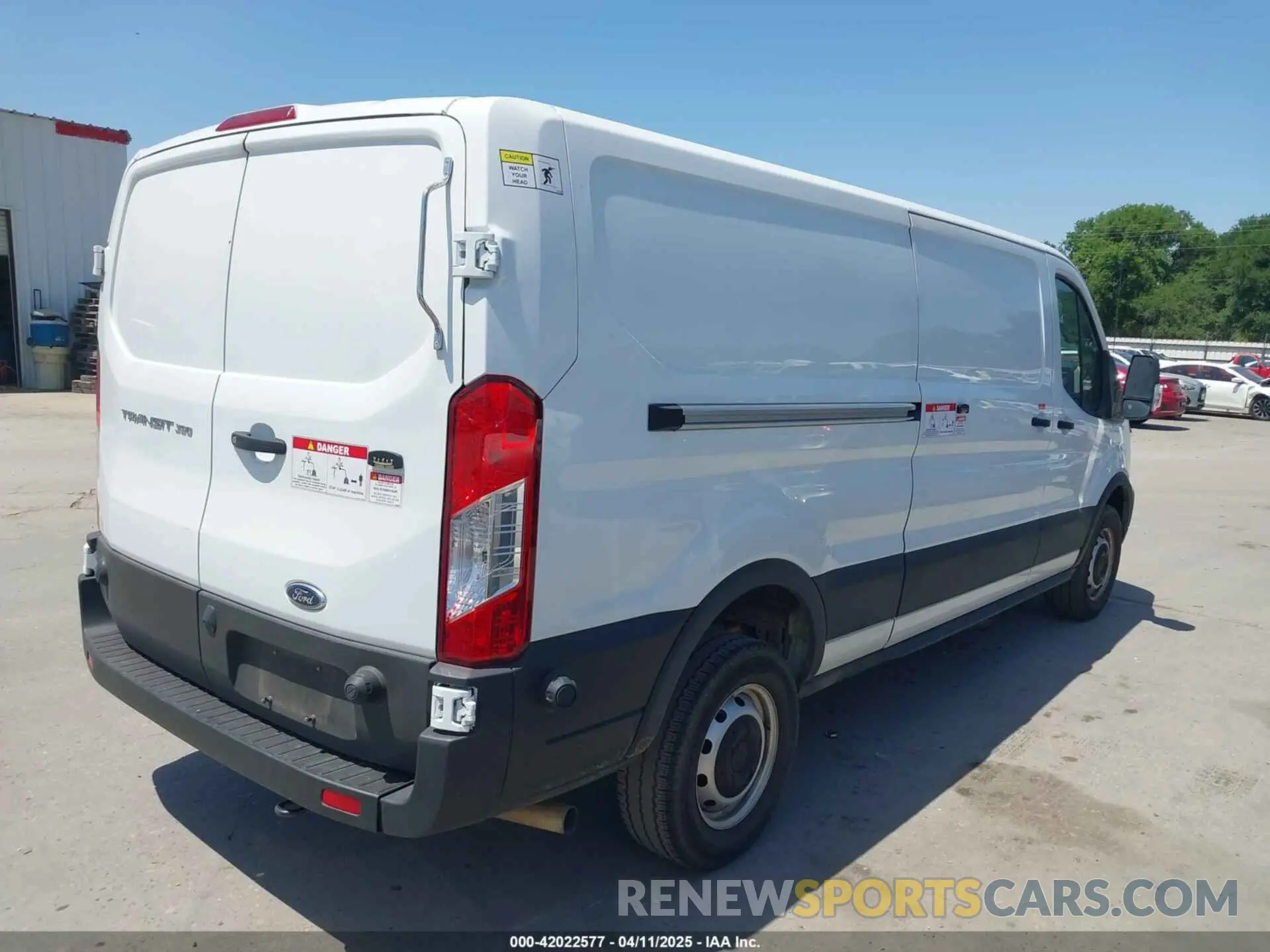 4 fotografías del automóvil dañado 1FTBW1Y86PKB38373 FORD TRANSIT-350 2023