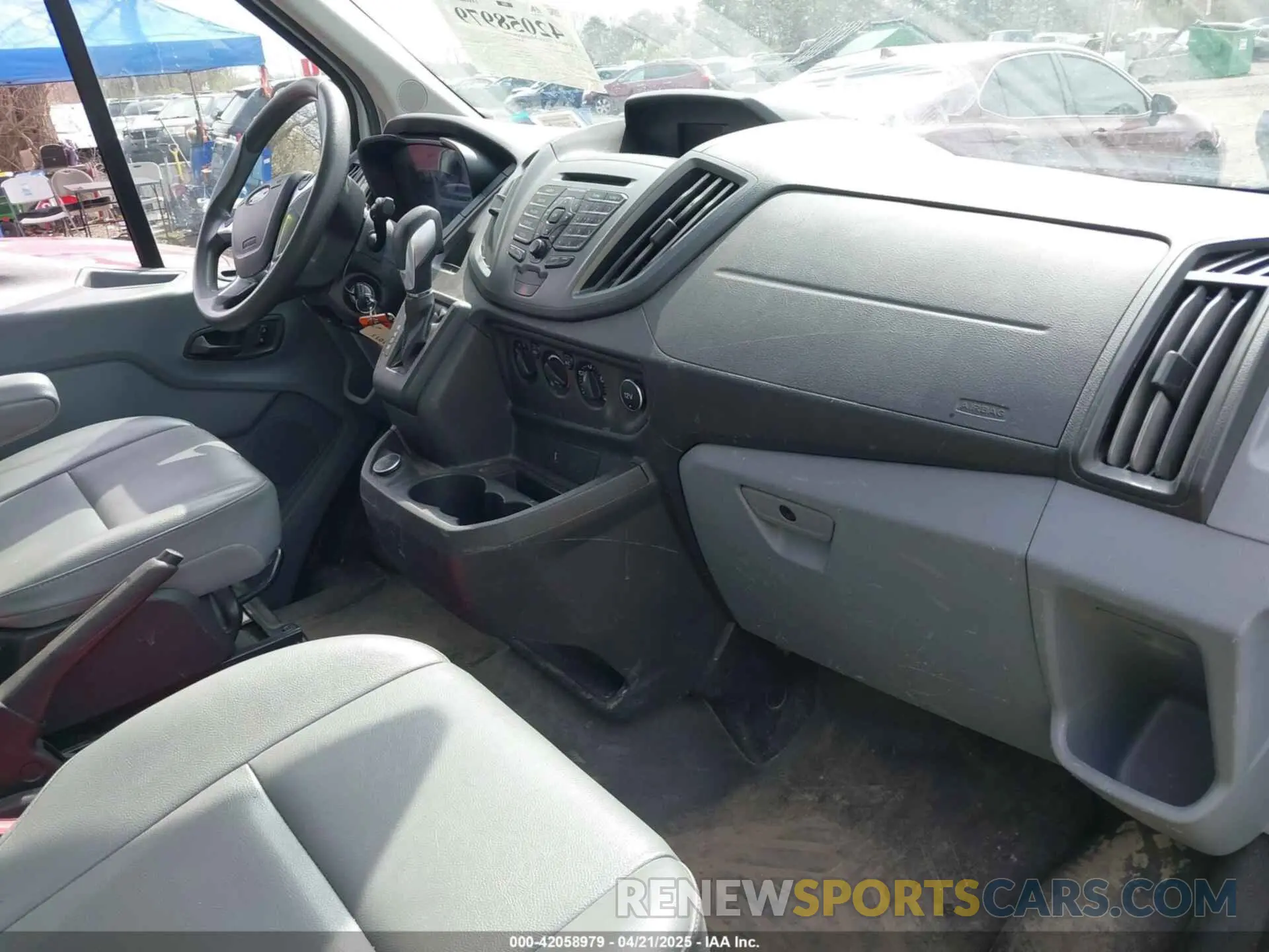 5 fotografías del automóvil dañado 1FDBF8ZM2KKA38487 FORD TRANSIT-350 CAB 2019