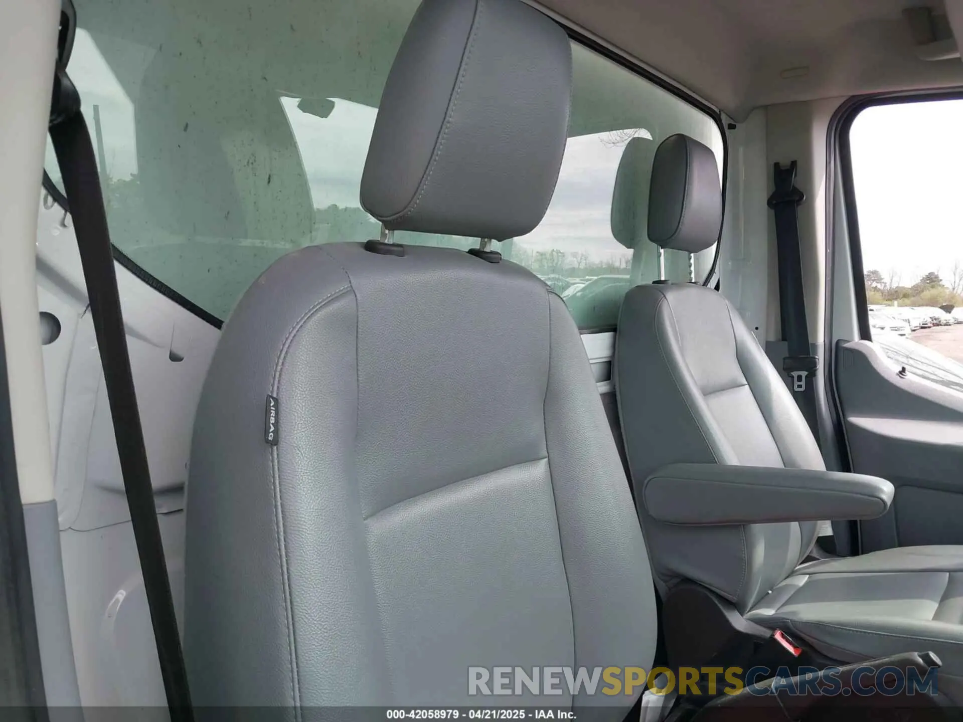 8 fotografías del automóvil dañado 1FDBF8ZM2KKA38487 FORD TRANSIT-350 CAB 2019