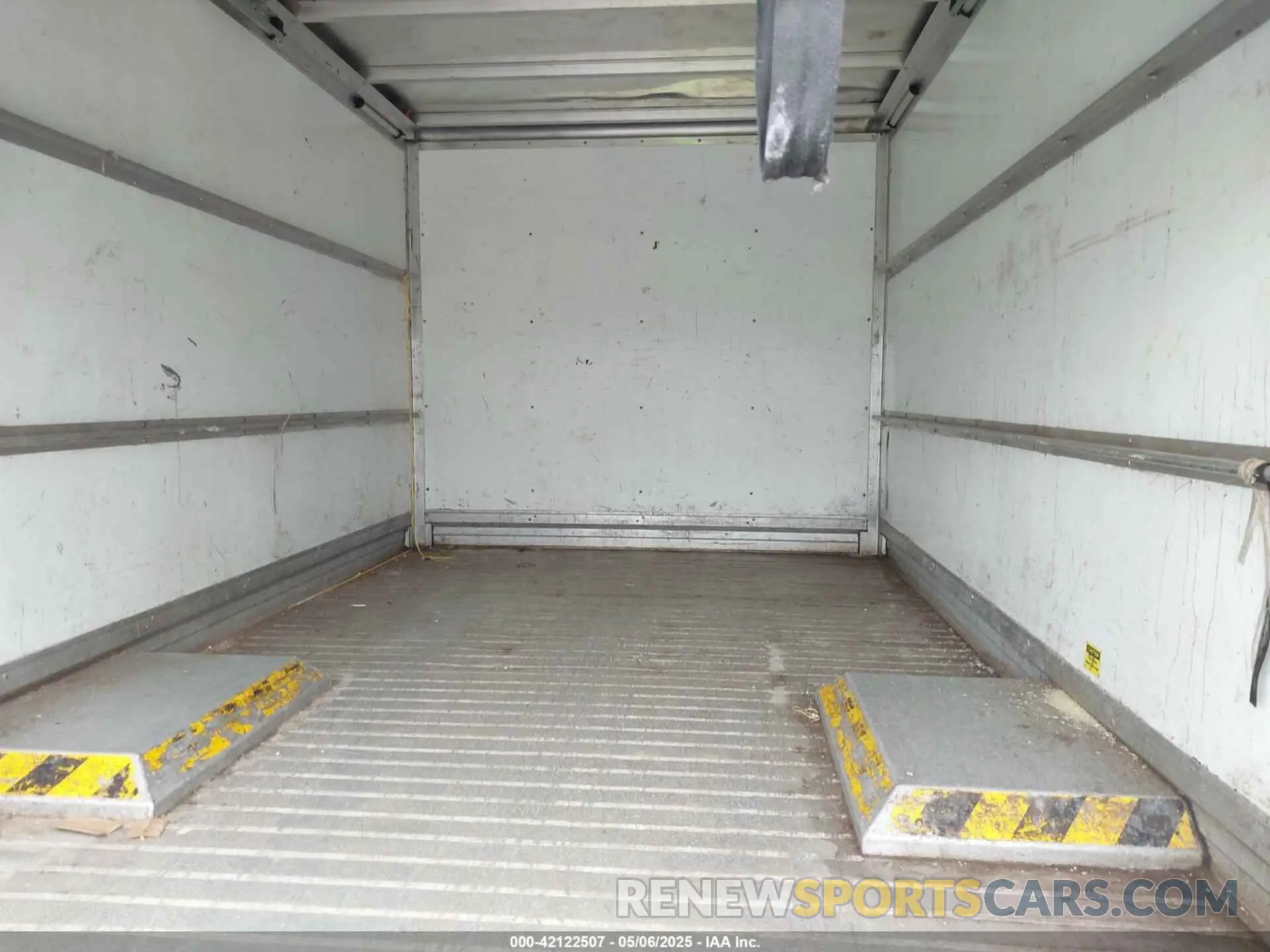 8 fotografías del automóvil dañado 1FDBF8ZM4KKA83933 FORD TRANSIT-350 CAB 2019