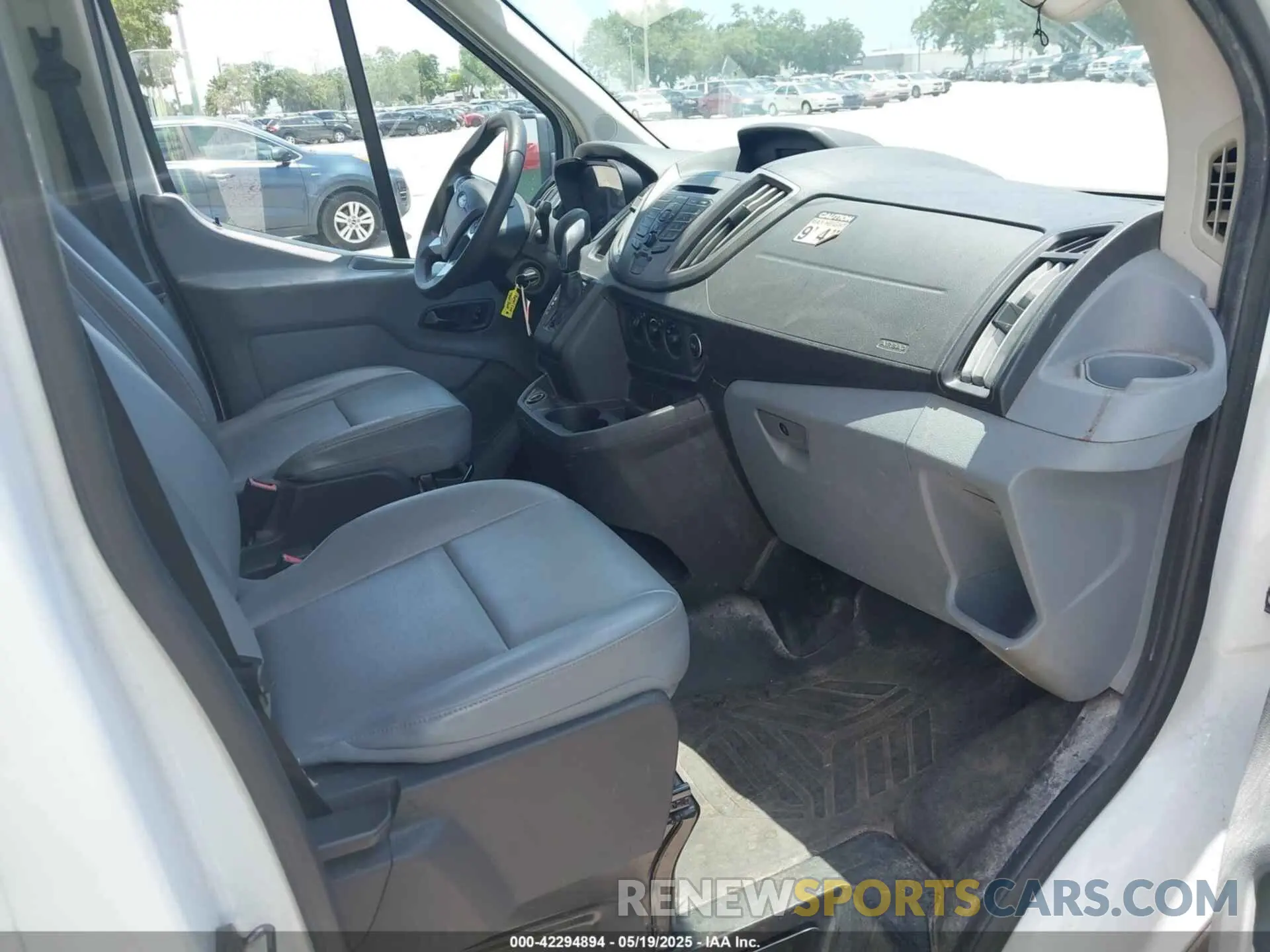 5 fotografías del automóvil dañado 1FDBF8ZM6KKA67975 FORD TRANSIT-350 CAB 2019